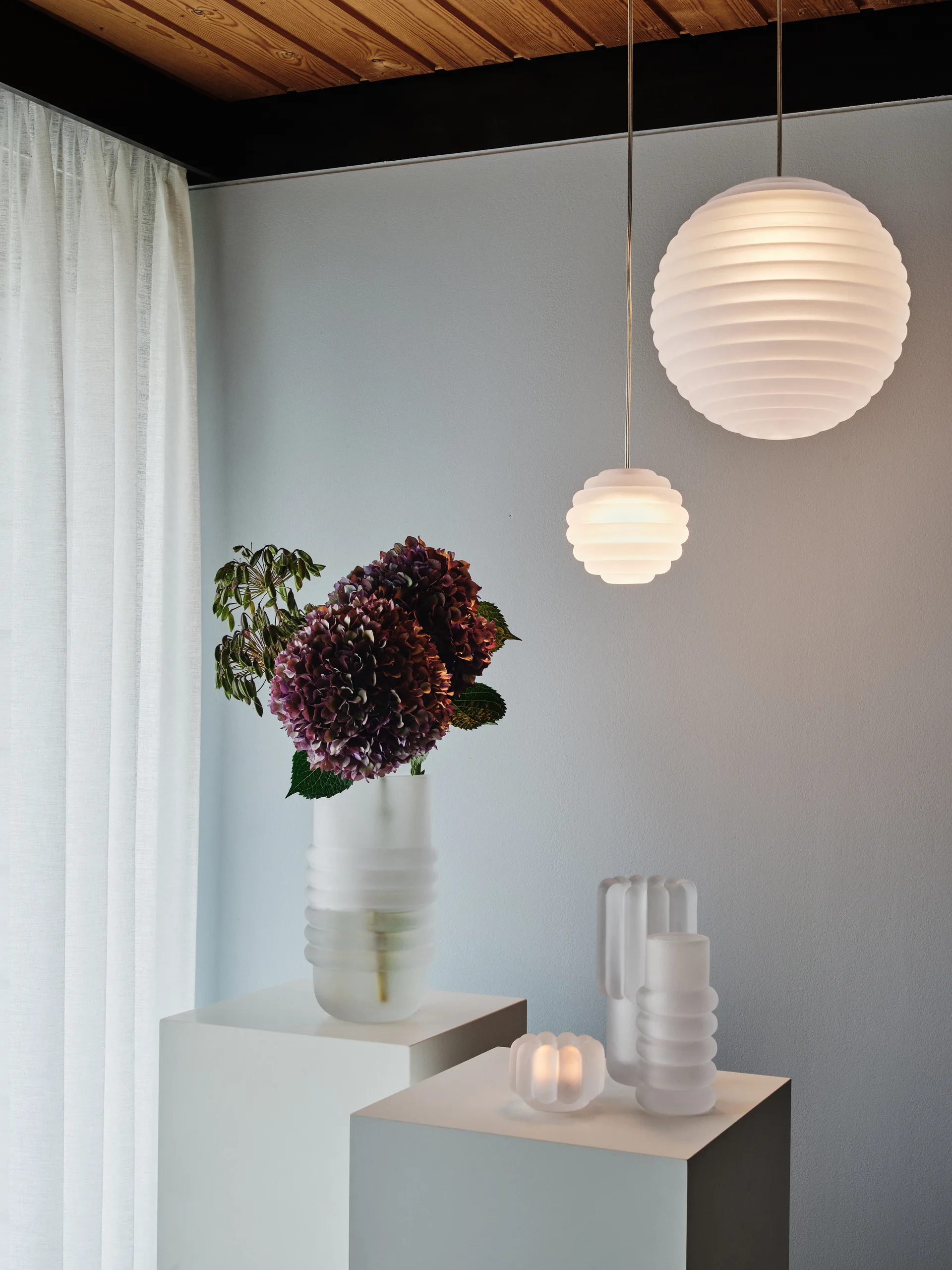 Mini lampa wisząca Press Sphere LED Ø14,5 cm, Frosted Tom Dixon
