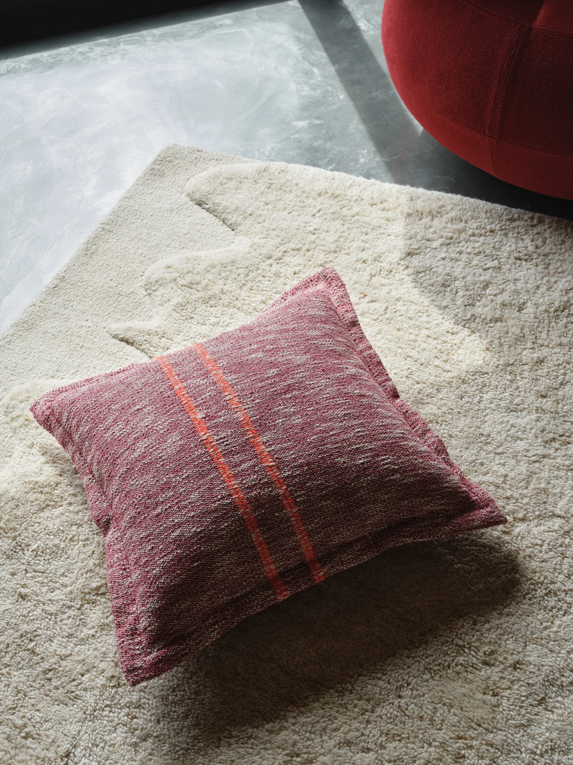 Poduszka dekoracyjna Track, Burgundy, 56x56 cm Tom Dixon