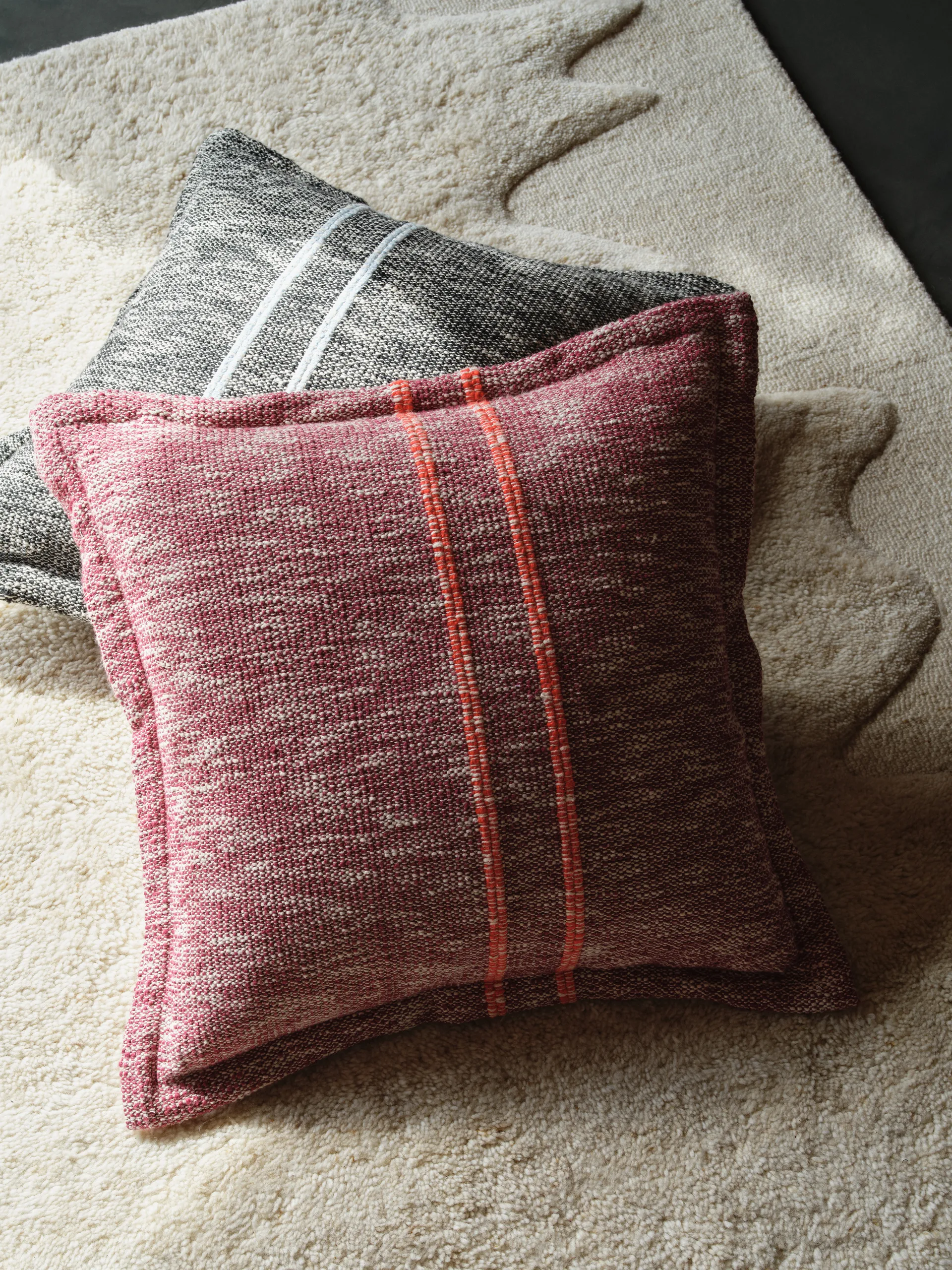 Poduszka dekoracyjna Track, Burgundy, 56x56 cm Tom Dixon