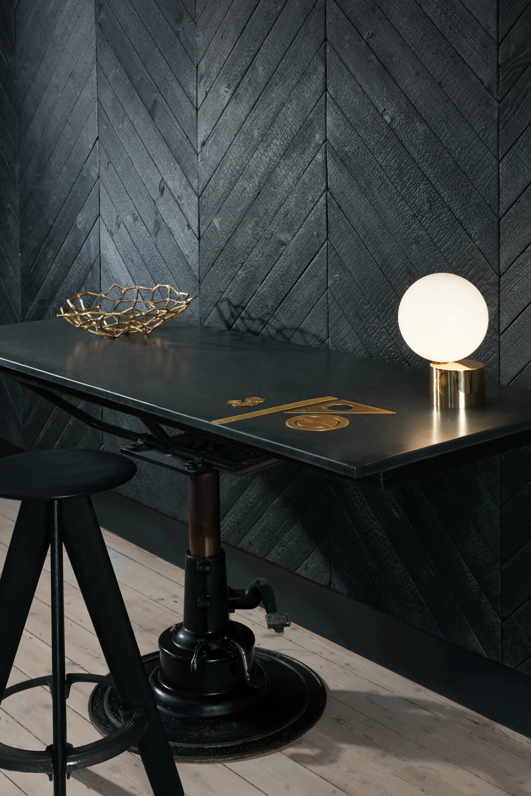 Taboret barowy Slab 76 cm, Czarny dąb Tom Dixon