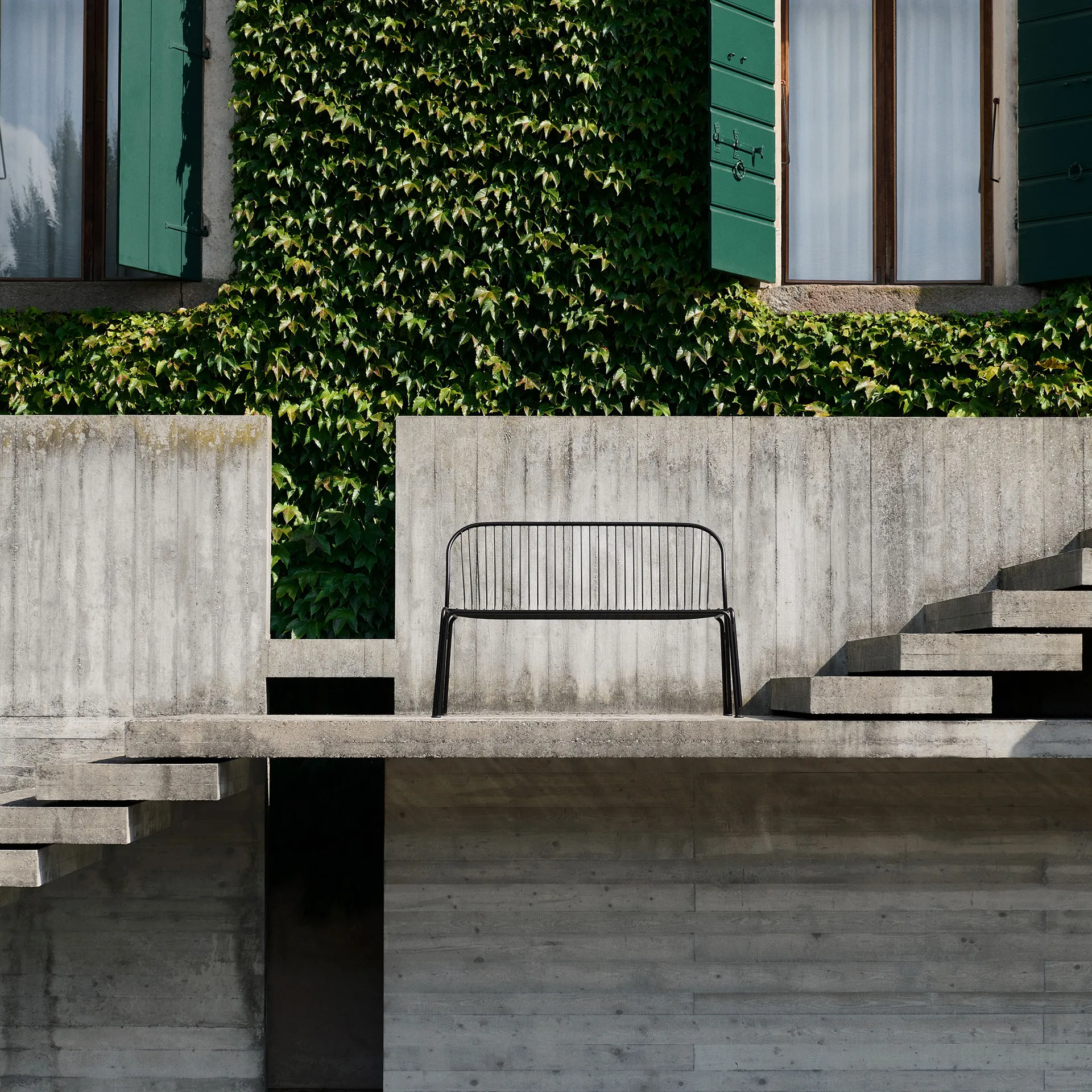 Ławka Thorvald SC111, Warm black, 129 cm &Tradition