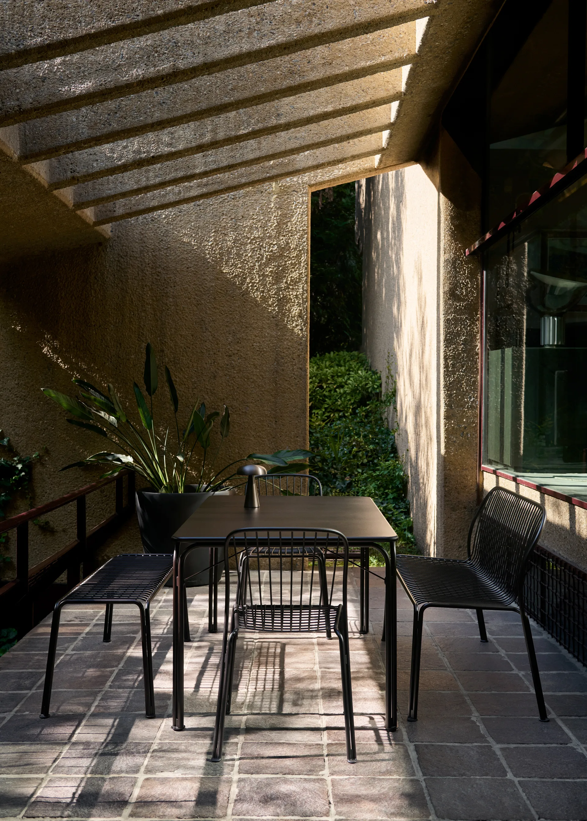 Ławka Thorvald SC112, Warm black, 125 cm &Tradition