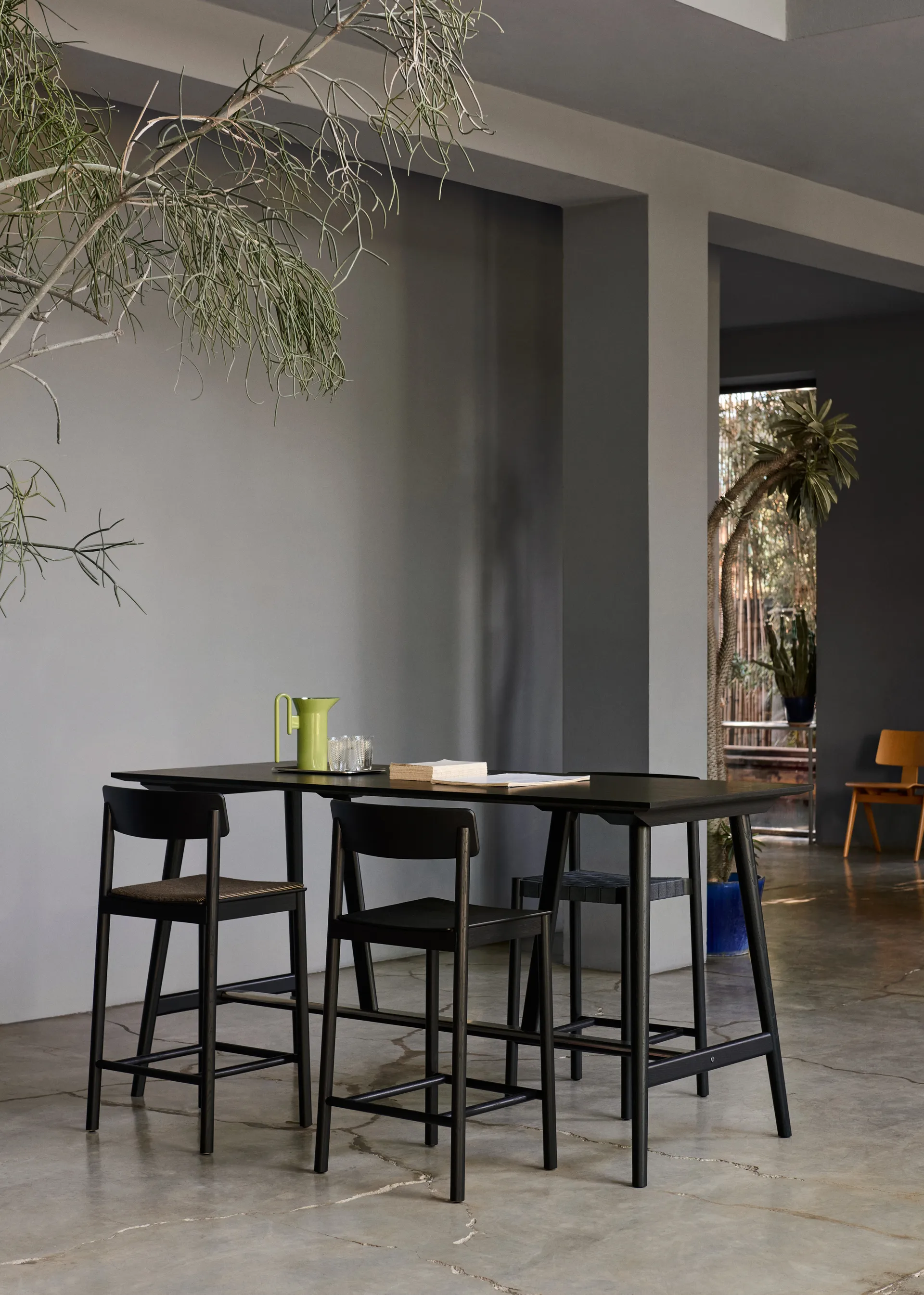 Betty TK13 Counter Chair stołek barowy 65 cm, Dąb wędzony &Tradition