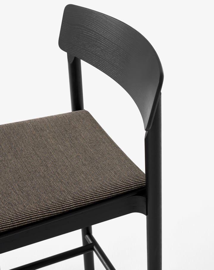 Betty TK14 Counter Chair stołek barowy 65 cm, Fuse 0351-jesion lakierowany na czarno &Tradition