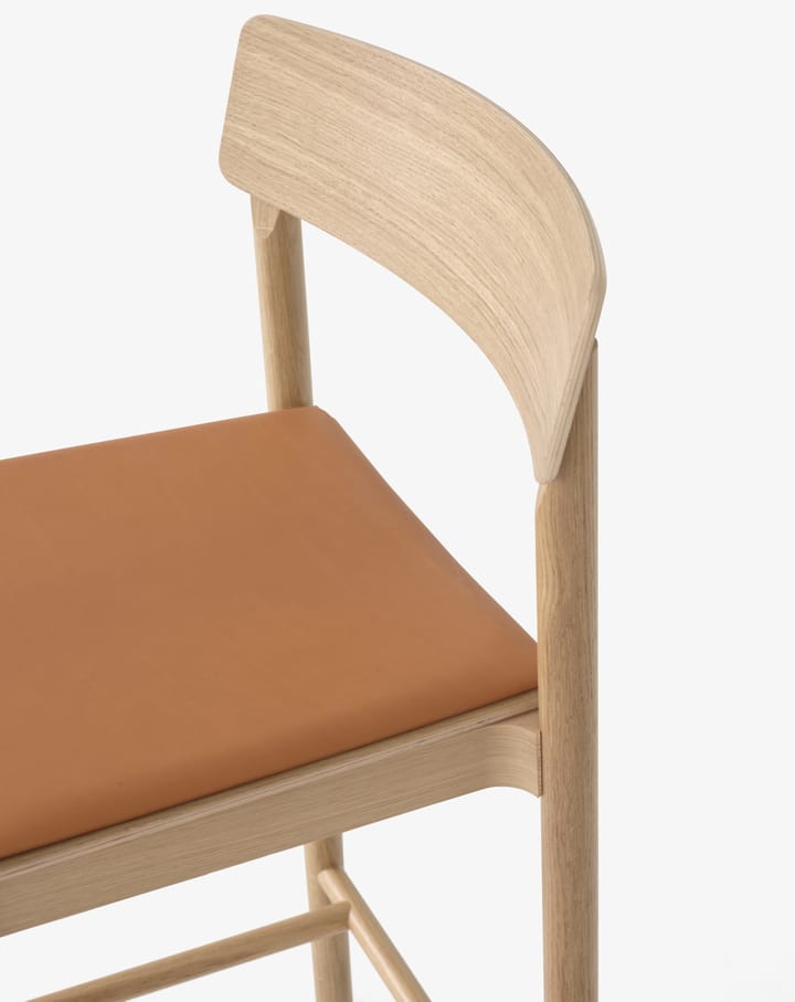 Betty TK14 Counter Chair stołek barowy 65 cm, Noble skóra w kolorze koniaku-lakierowany dąb &Tradition