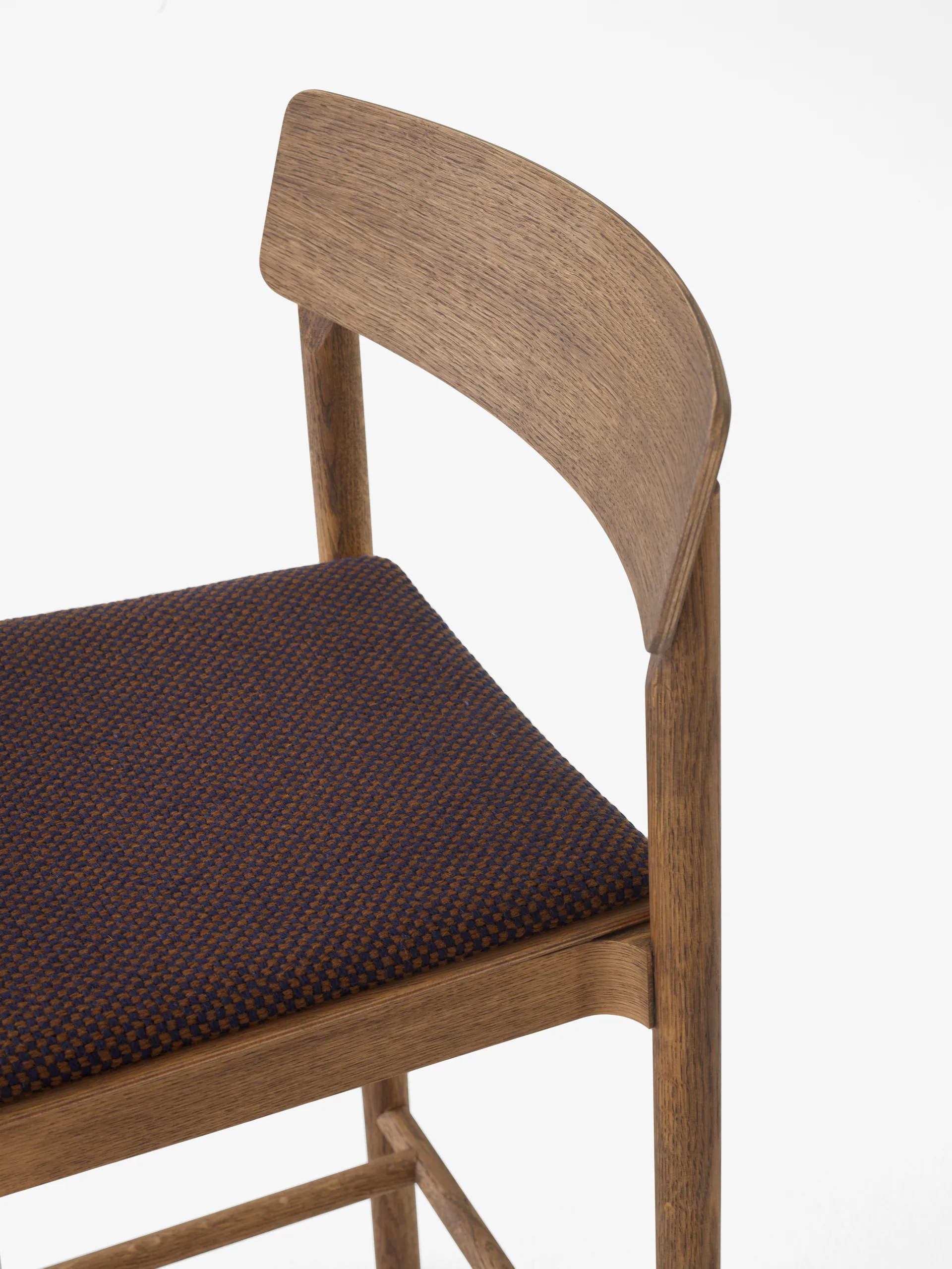 Betty TK14 Counter Chair stołek barowy 65 cm, Sisu 0785-dąb wędzony &Tradition