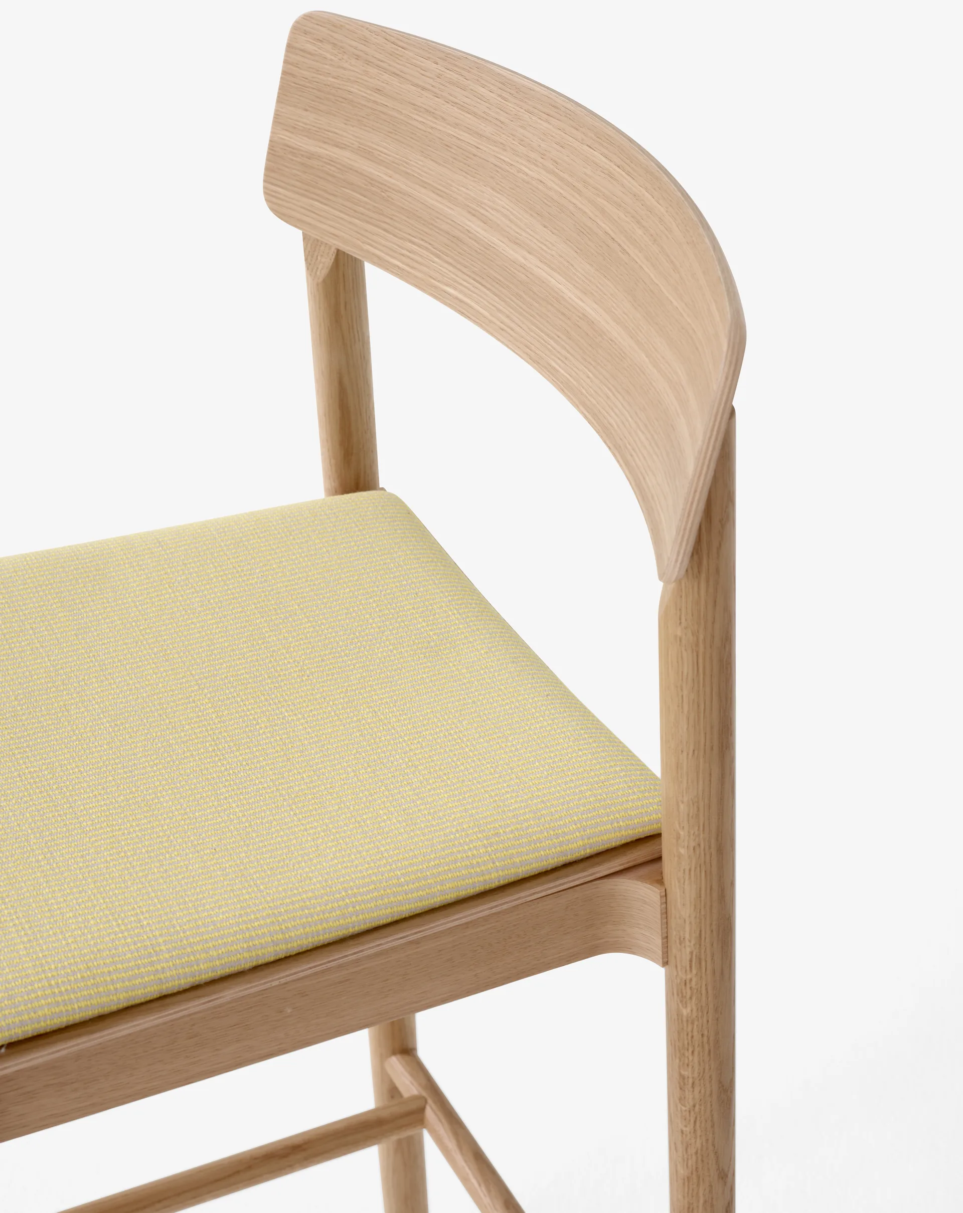 Betty TK17 Bar Chair stołek barowy 75 cm, Fuse 0421-lakierowany dąb &Tradition