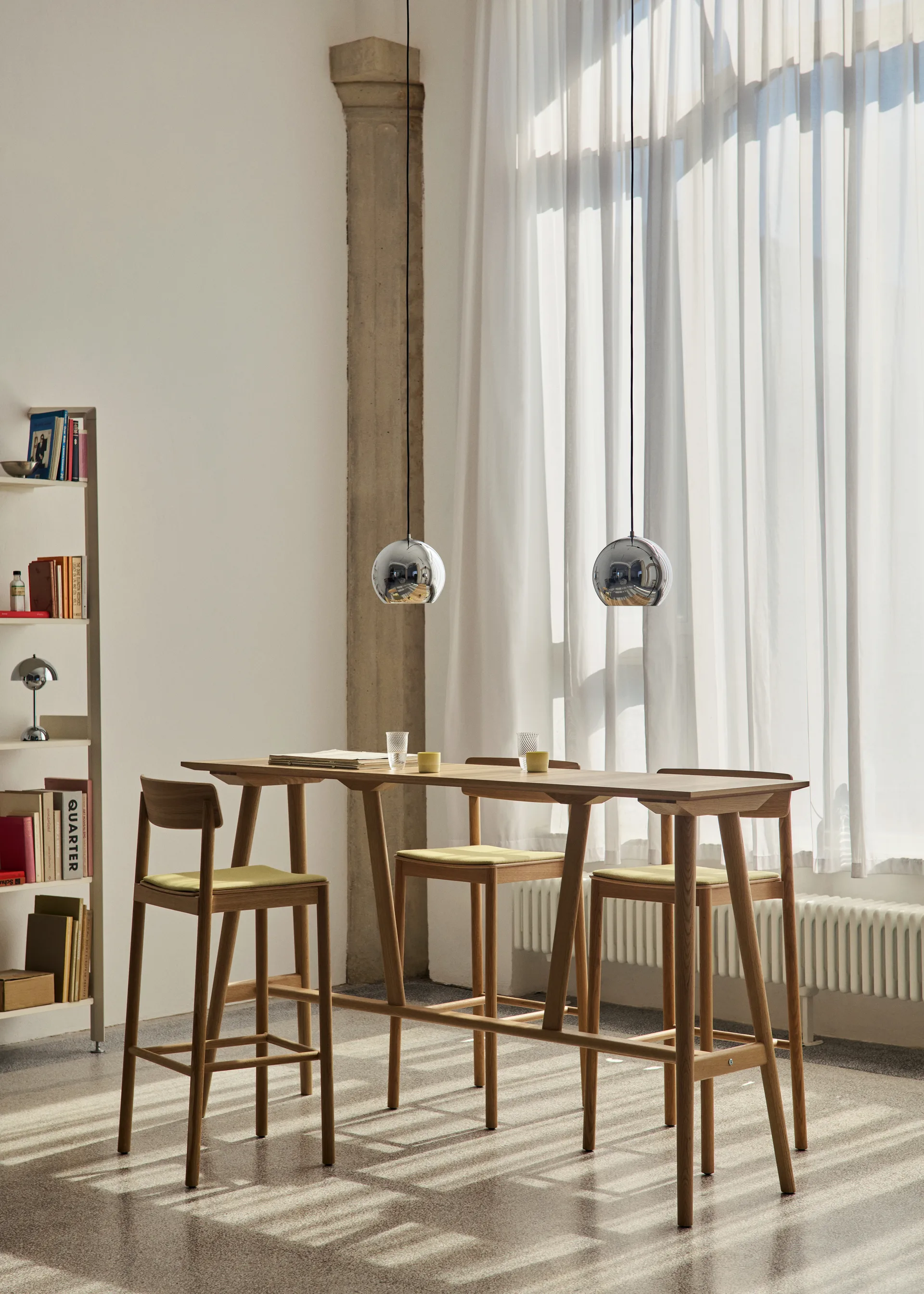 Betty TK17 Bar Chair stołek barowy 75 cm, Fuse 0421-lakierowany dąb &Tradition