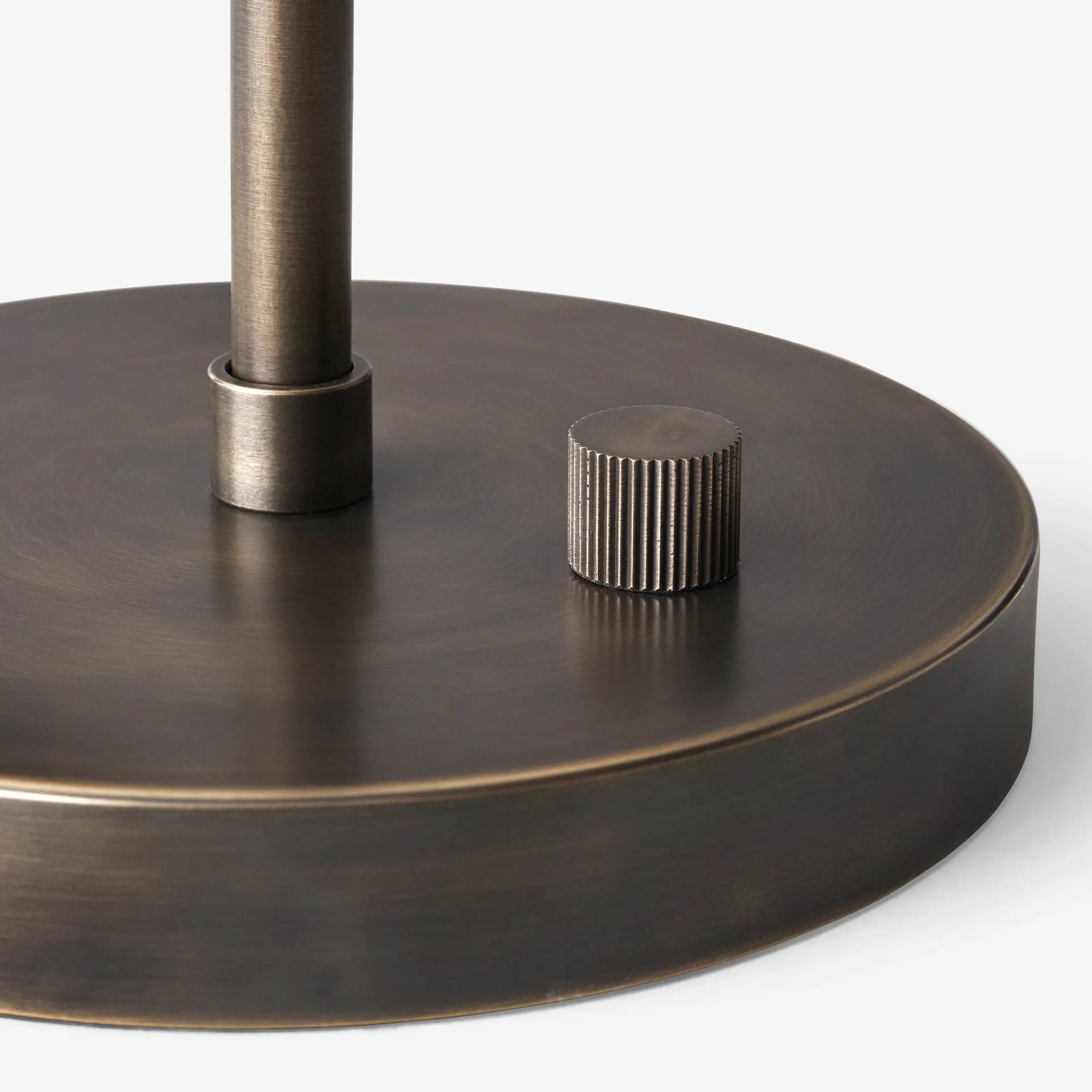 Copenhagen lampa stołowa SC13, piaskowane szkło-mosiądz &Tradition