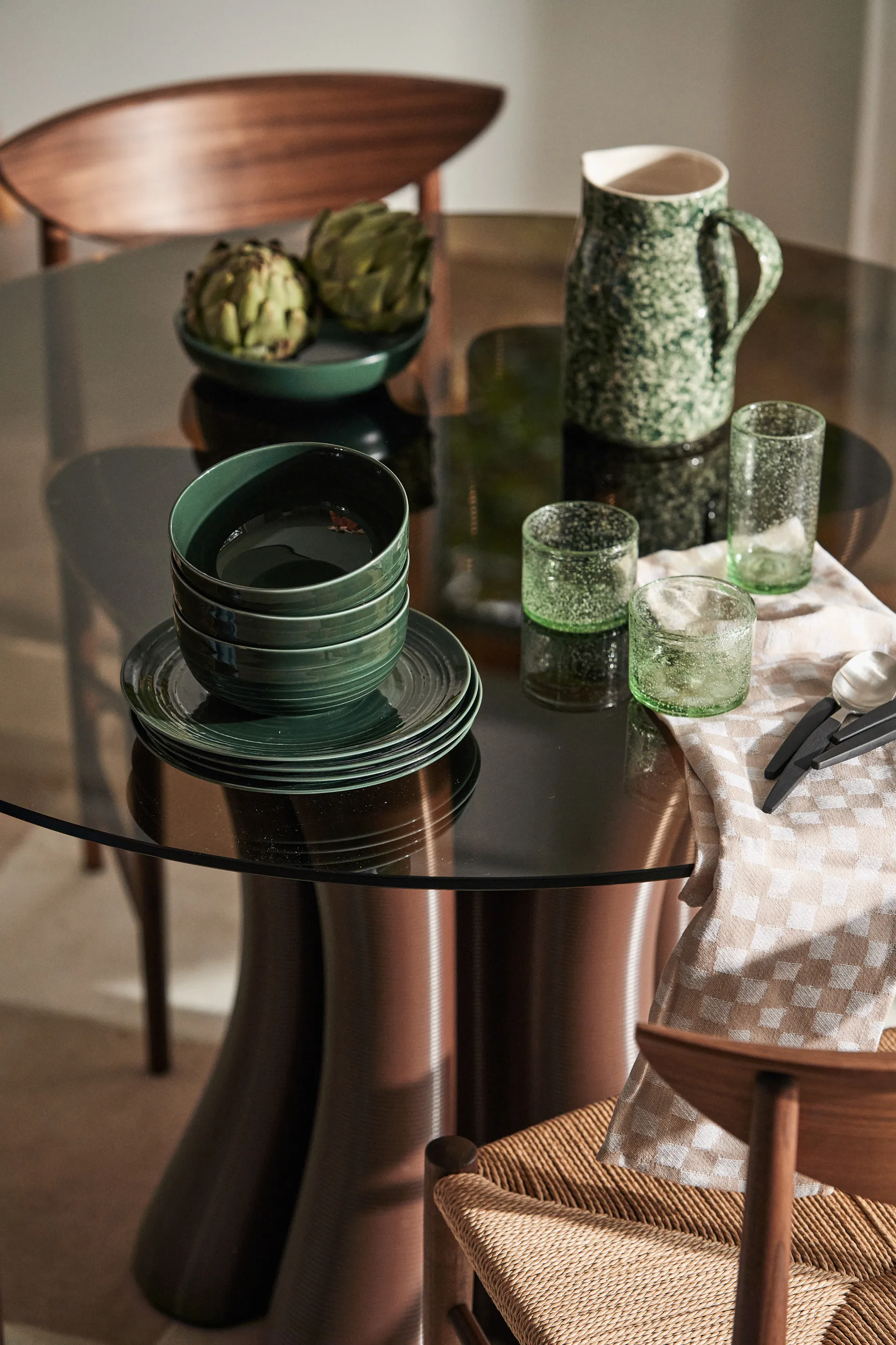 Drawn krzesło HM3, Orzech włoski &Tradition