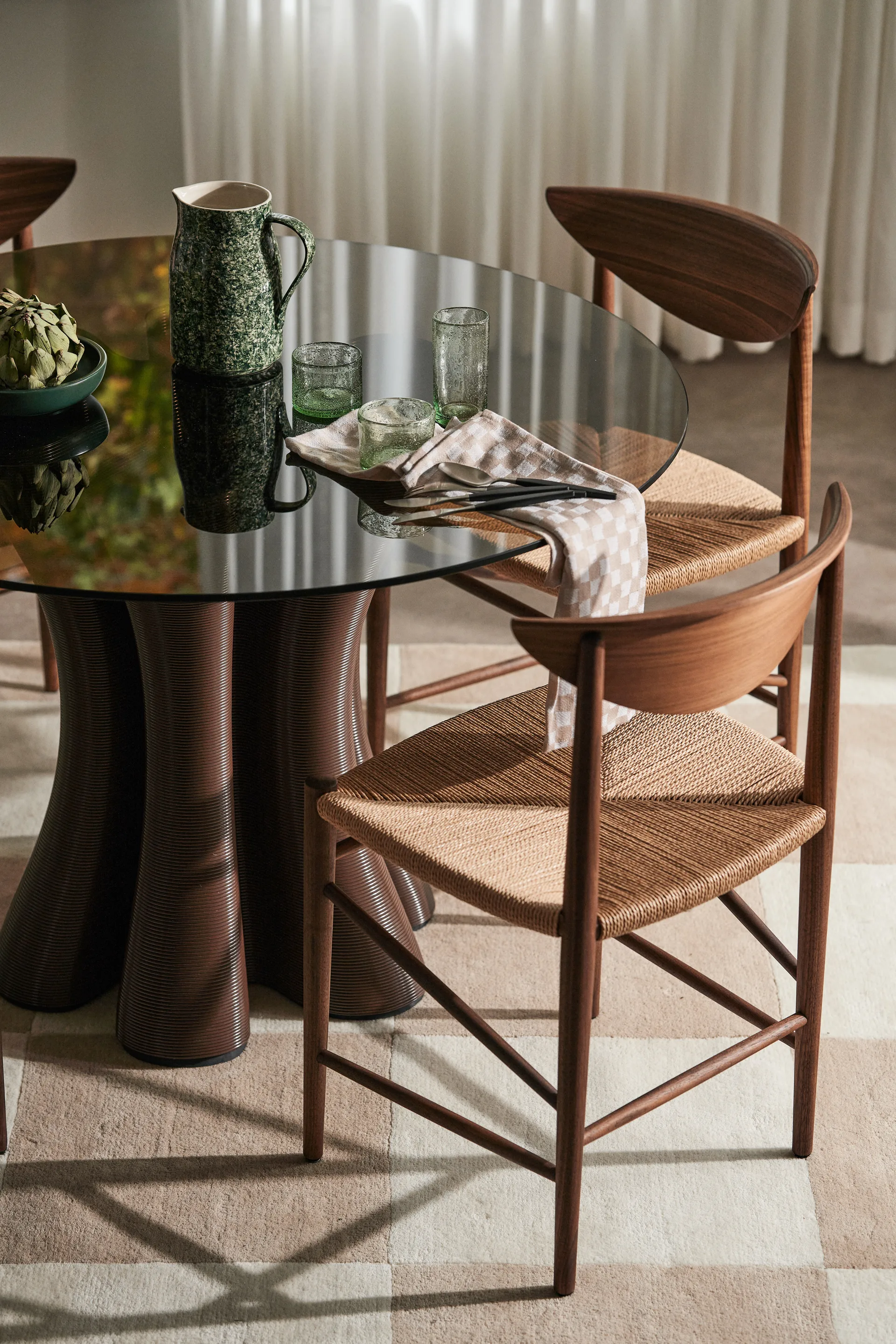 Drawn krzesło HM3, Orzech włoski &Tradition