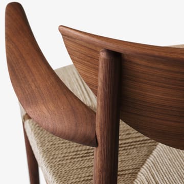 Drawn krzesło HM4 podłokietnik - Orzech włoski - &Tradition