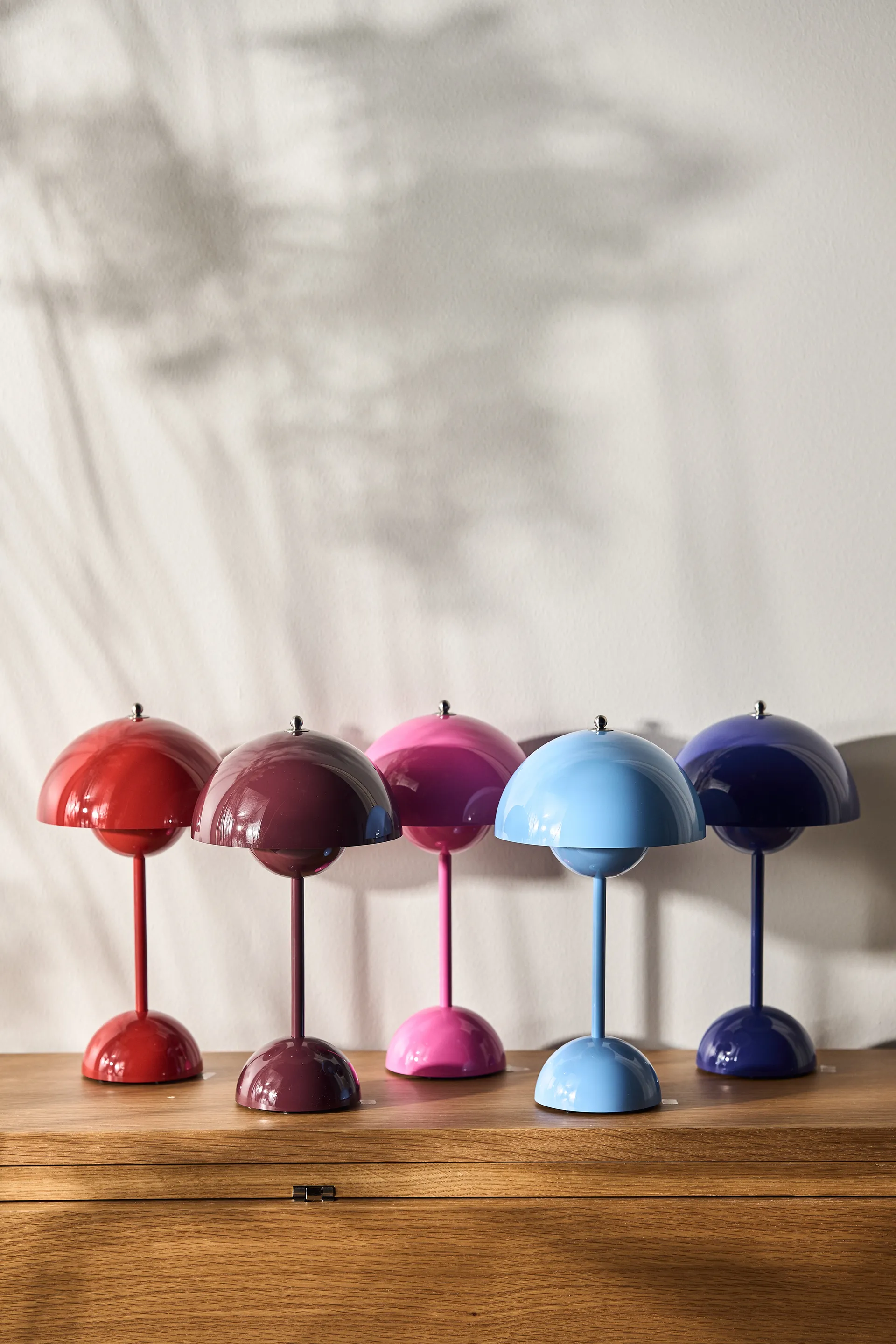 Flowerpot bezprzewodowa lampa stołowa VP9, Dark plum &Tradition