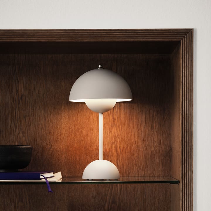 Flowerpot bezprzewodowa lampa stołowa VP9, Jasoszara matowa &Tradition