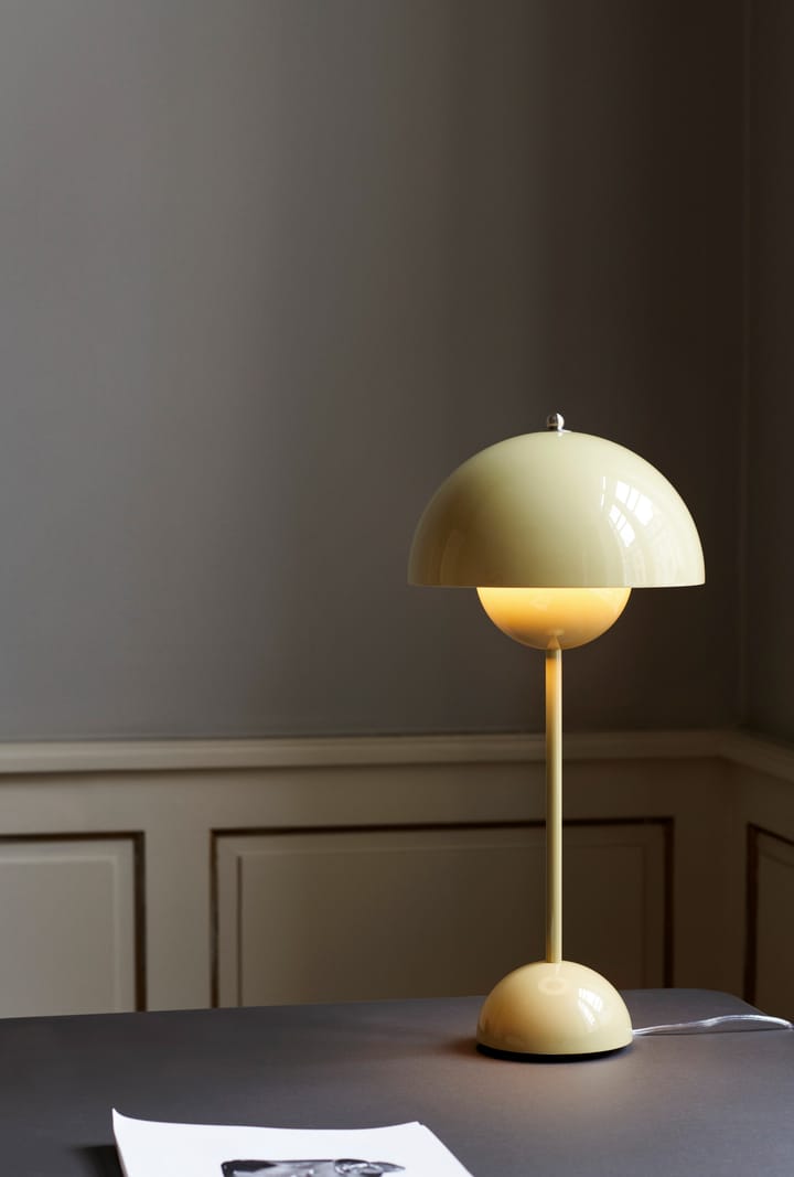 FlowerPot VP3 lampa stołowa, Pale sand &Tradition