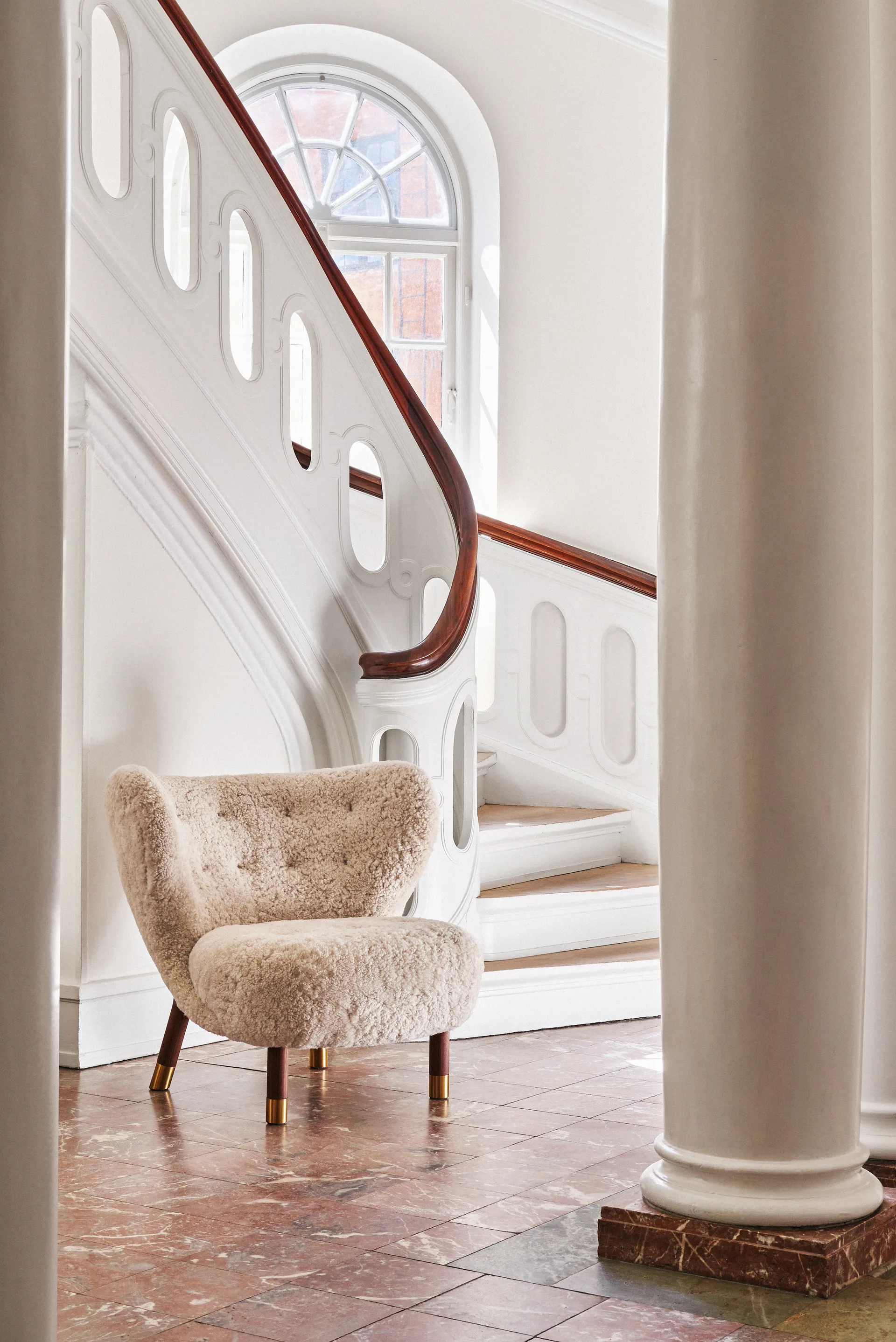 Fotel Little Petra VB1 Limited Edition, Orzech włoski, mosiądz-Moonlight &Tradition