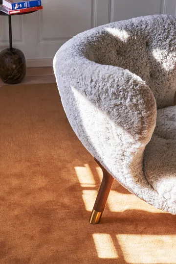 Fotel Little Petra VB1 Limited Edition - Orzech włoski, mosiądz-Moonlight - &Tradition