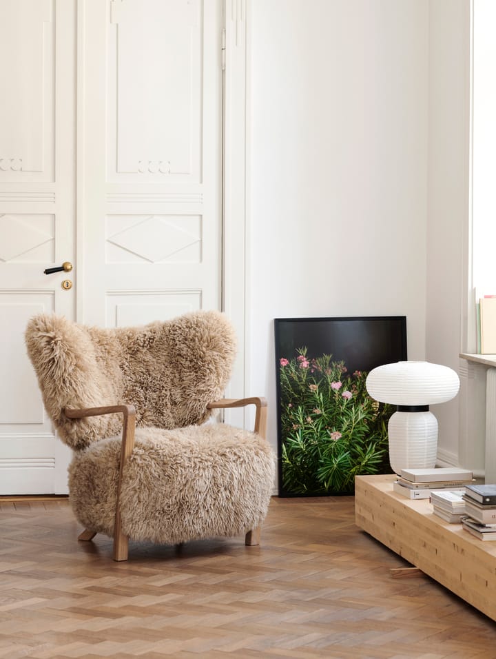 Fotel Wulff Lounge Chair ATD2 - Dąb olejowany- Sheepskin honey - &Tradition