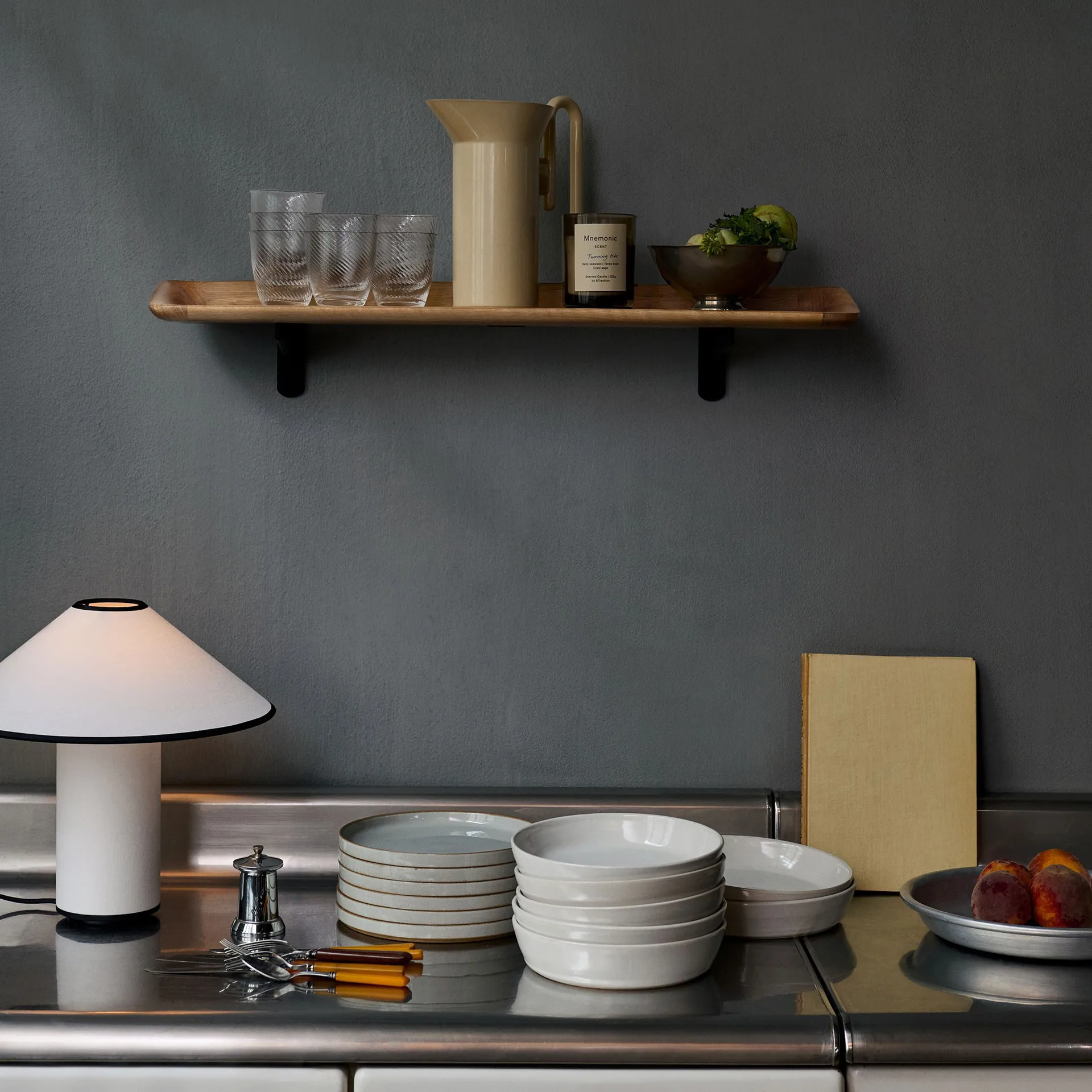 Guild HM14 półka 75 cm, Solid lacquered oak &Tradition