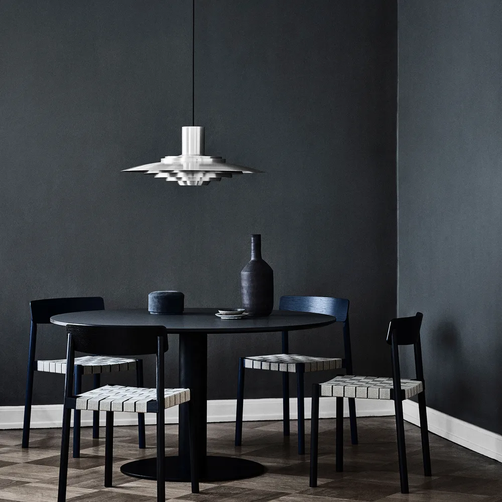 In Between SK12 stół, dąb naoliwione,metalowa podstawka w kolorze czarnym matowym &Tradition