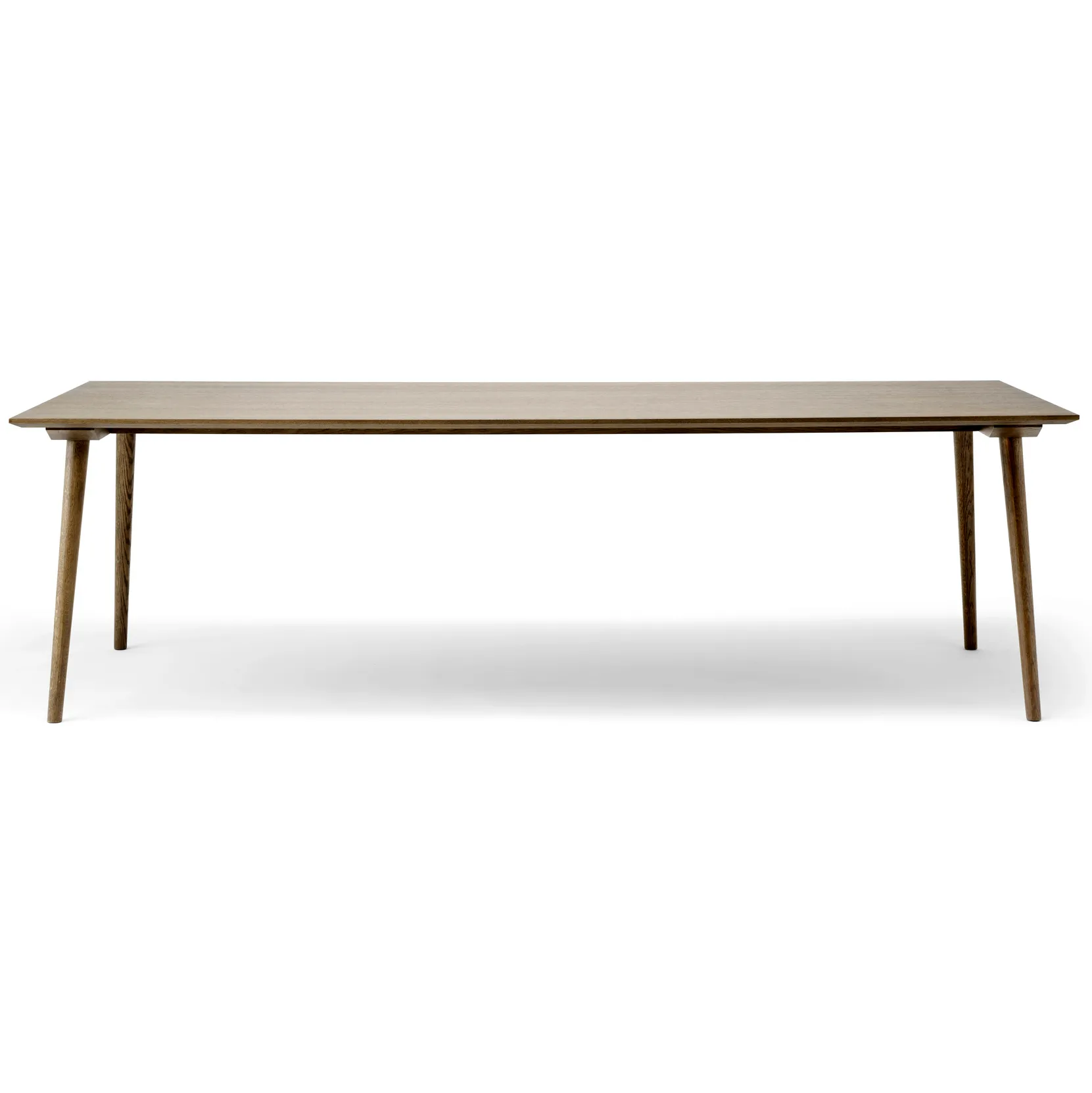 In Between stół SK6, Dąb lakierowany wędzony &Tradition