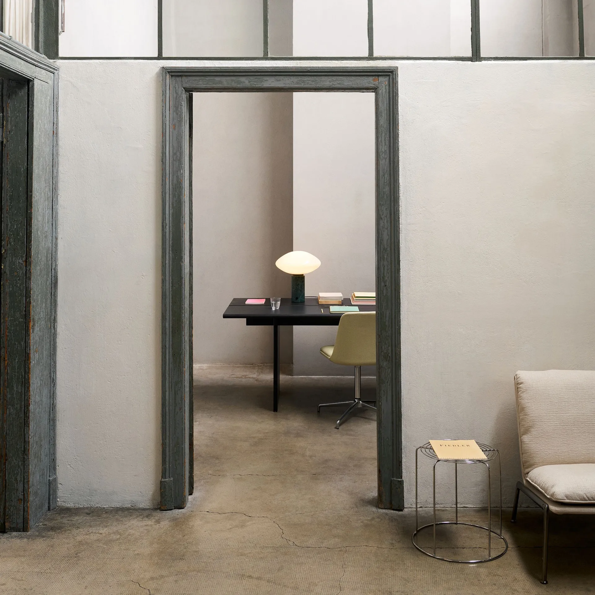 Ita OS2 stół do jadalniany z organizerem na kable 95x260 cm, Dark stained oak &Tradition