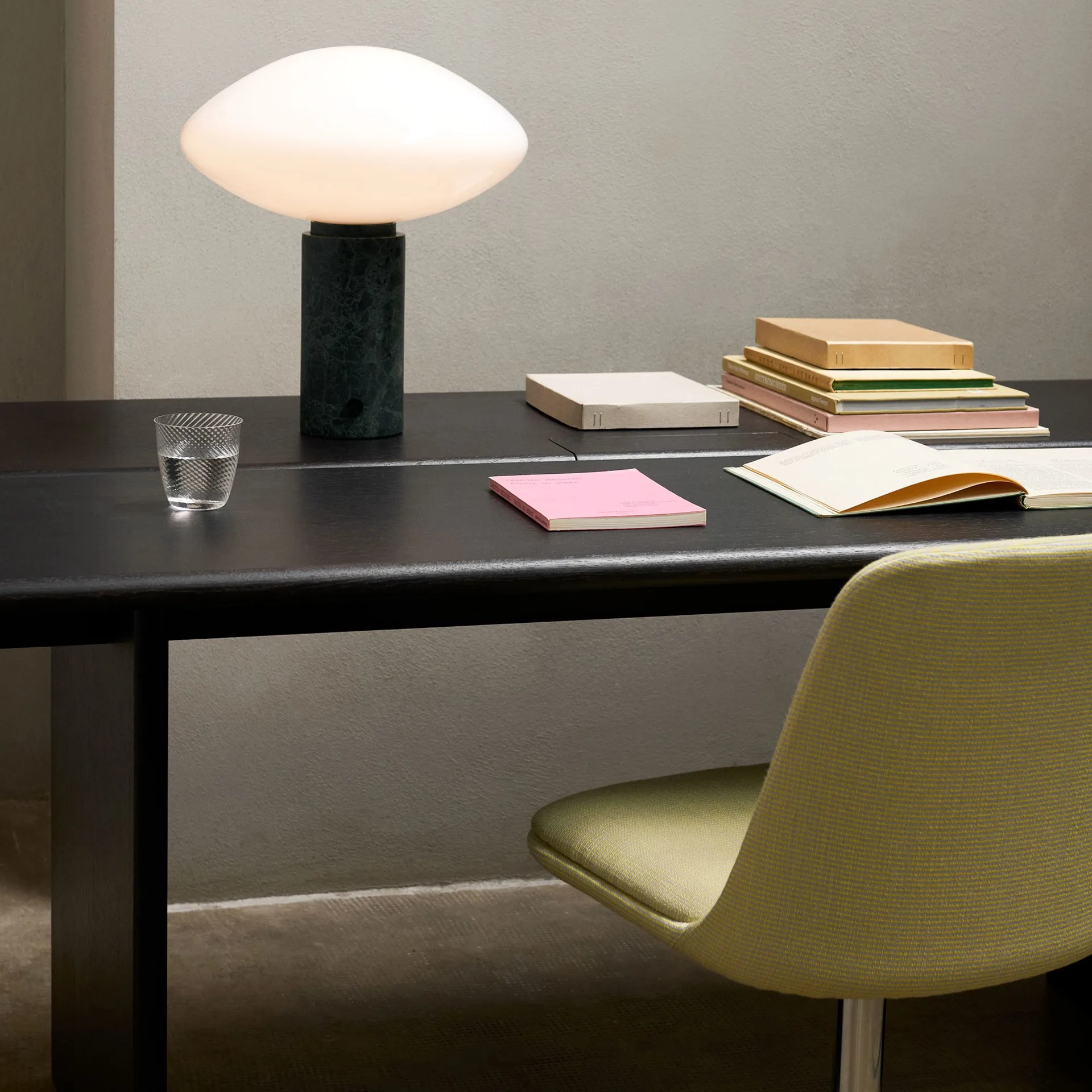 Ita OS2 stół do jadalniany z organizerem na kable 95x260 cm, Dark stained oak &Tradition