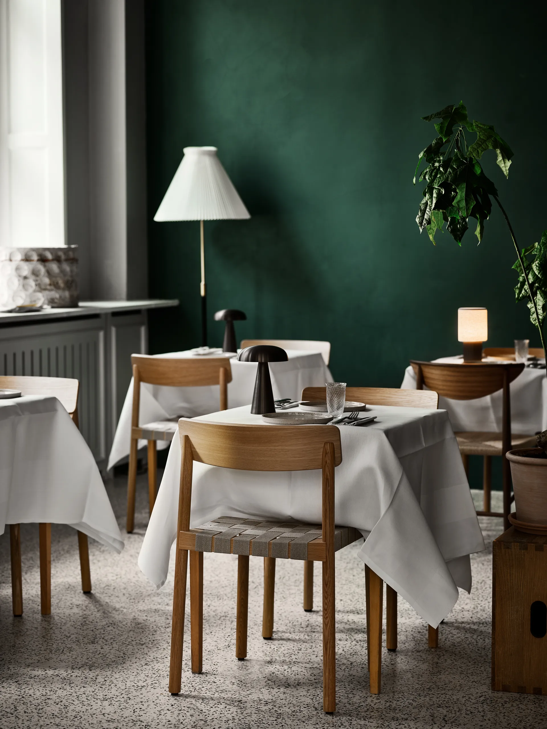 Krzesło Betty TK1, Dąb-naturalna pleciona lniana taśma, zestaw 4 szt. &Tradition