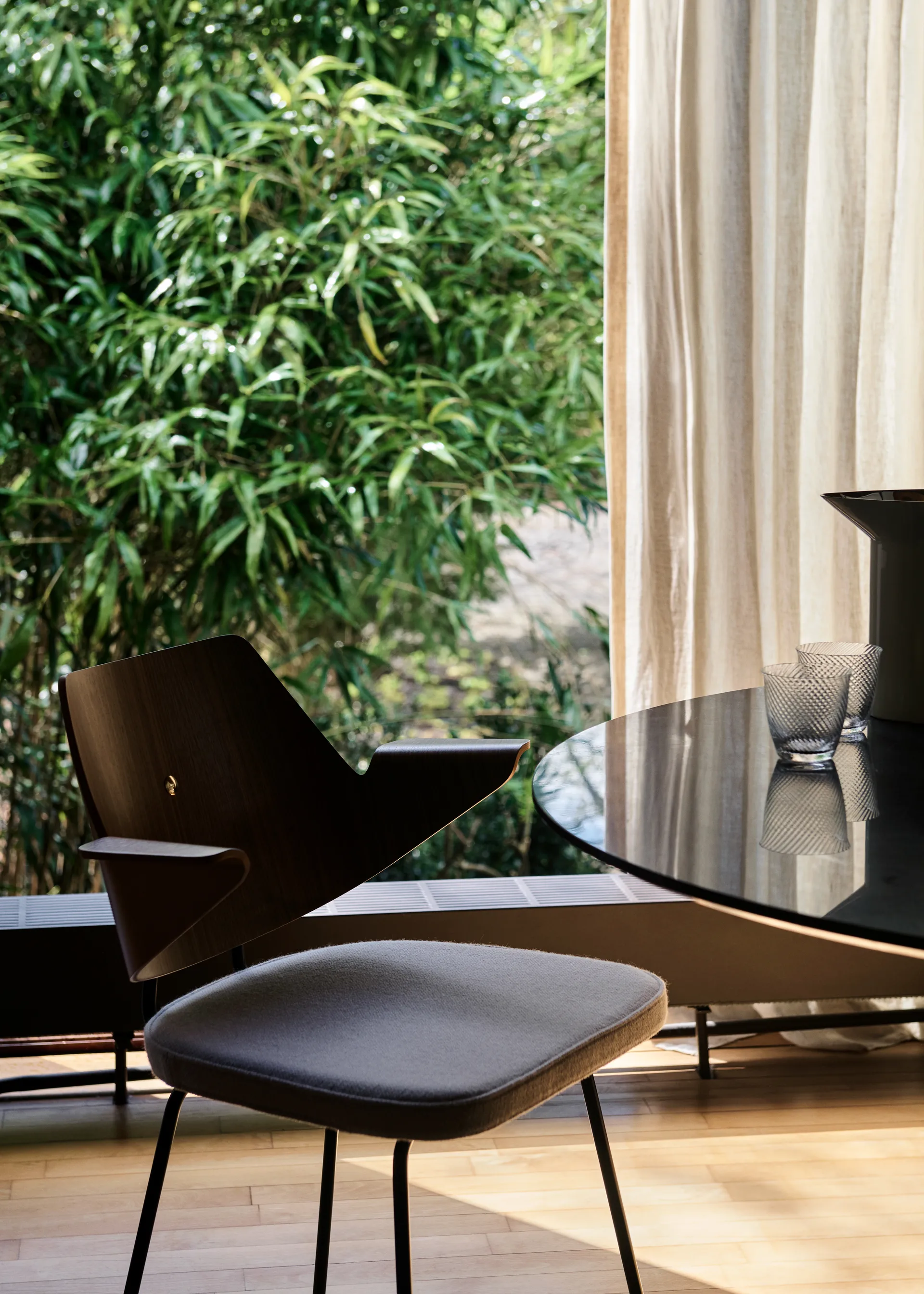 Krzesło z podłokietnikami RFH RD7, Walnut-beech-offwhite &Tradition