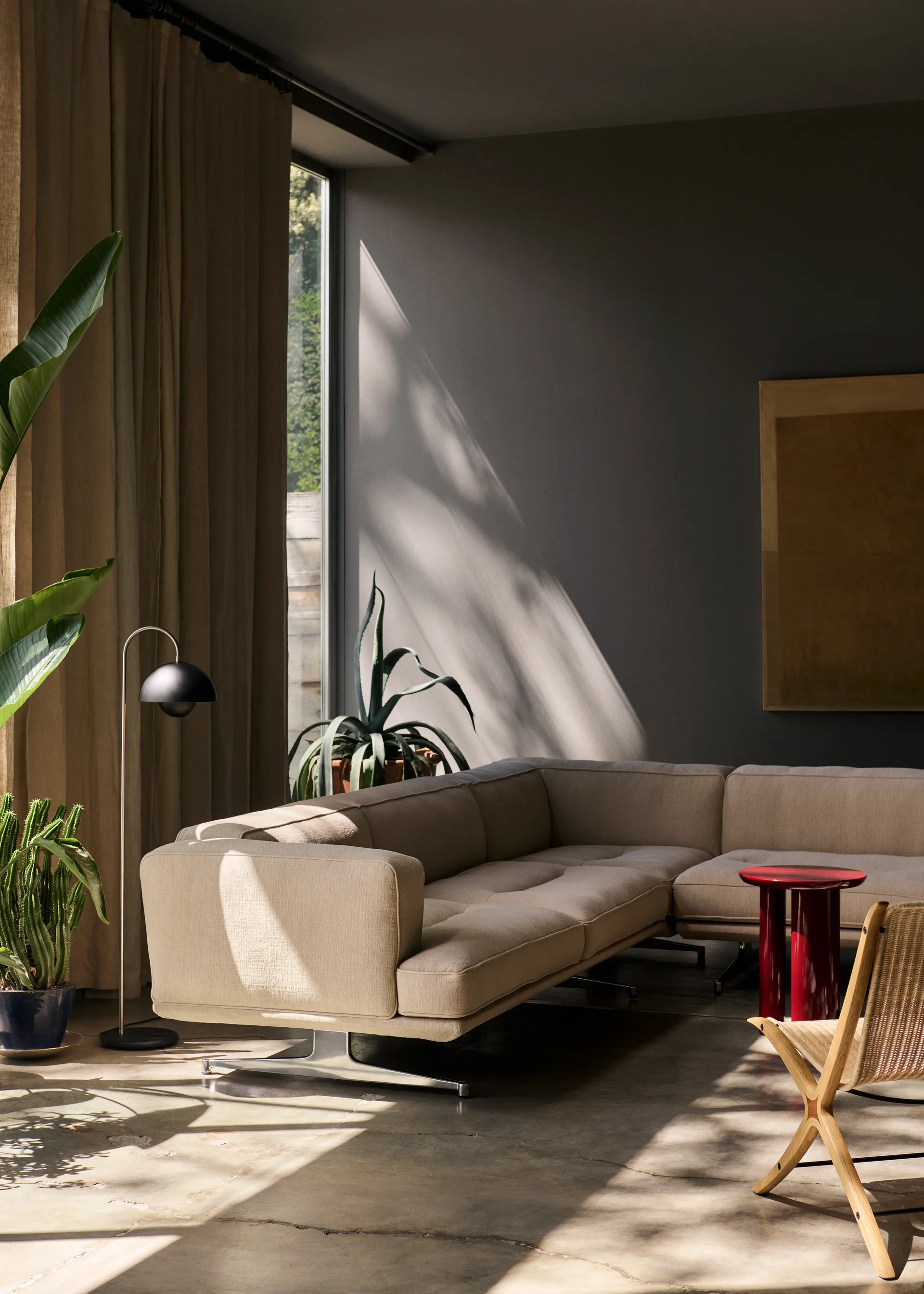 Lampa podłogowa Flowerpot VP12, Matt black &Tradition