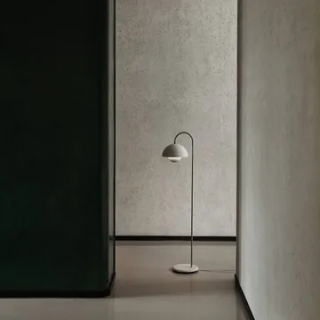 Lampa podłogowa Flowerpot VP12 - Matt white - &Tradition