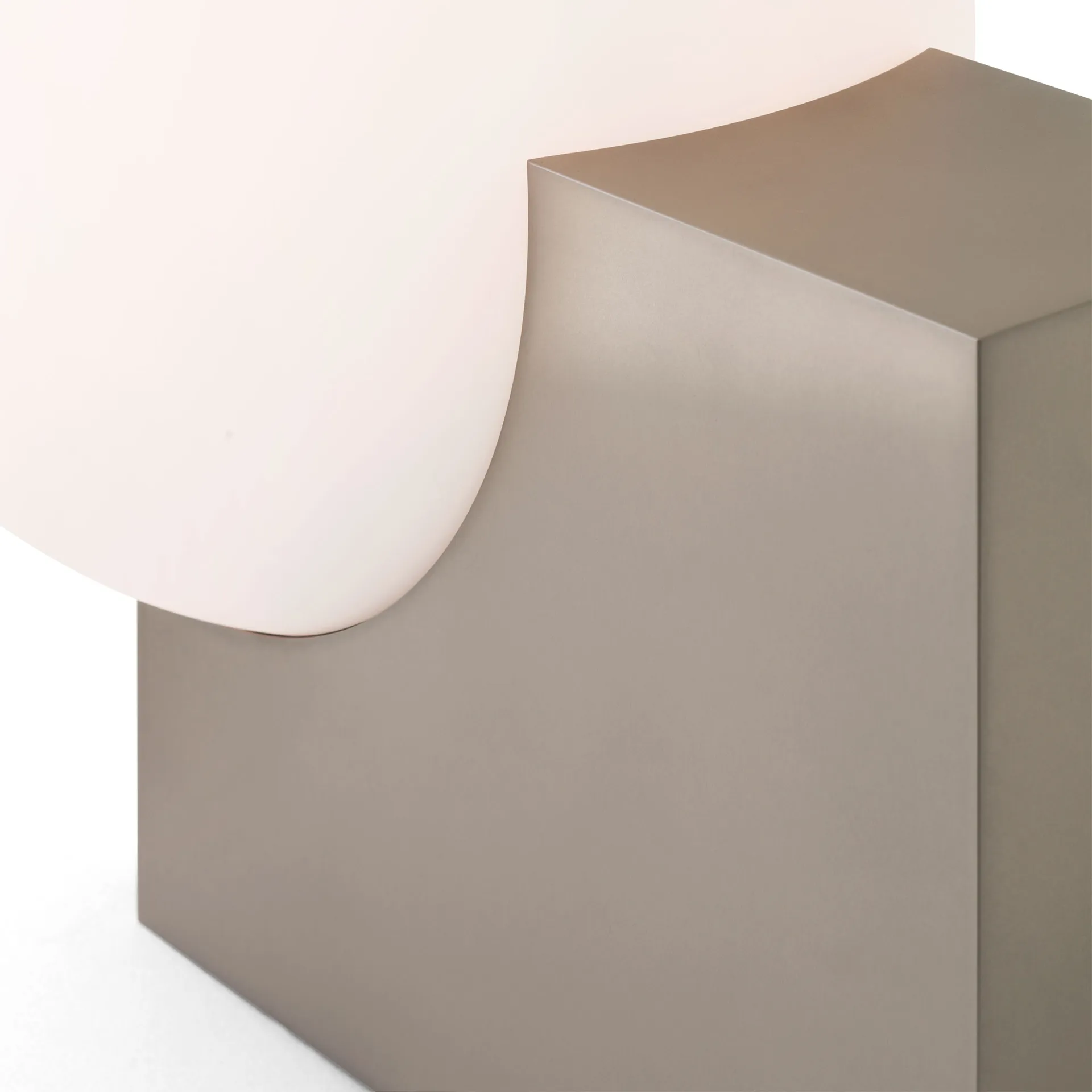 Lampa podłogowa Journey SHY4, Szczotkowana stal–opalowe szkło &Tradition