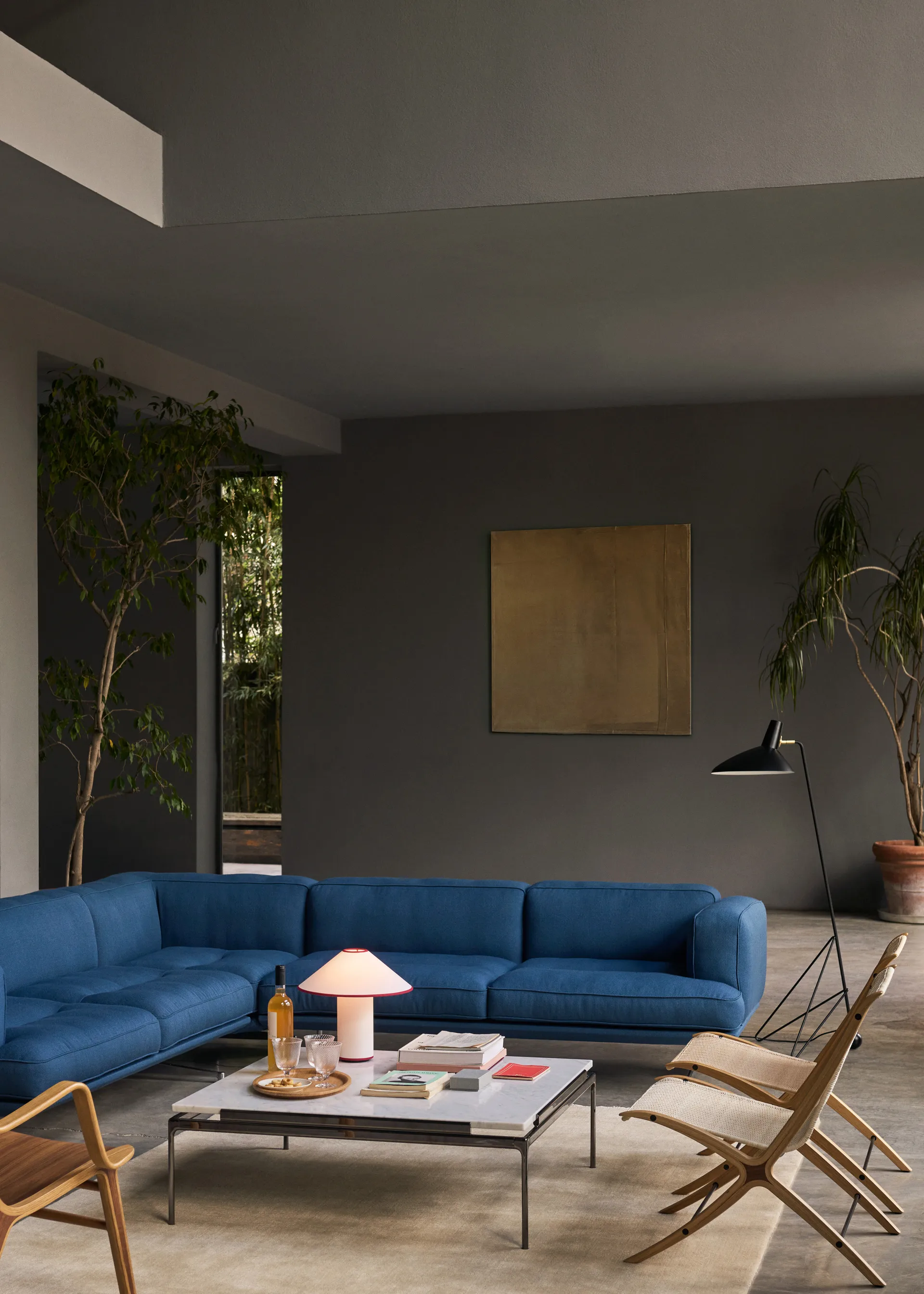 Lampa podłogowa Tripod HM8, Matt black &Tradition