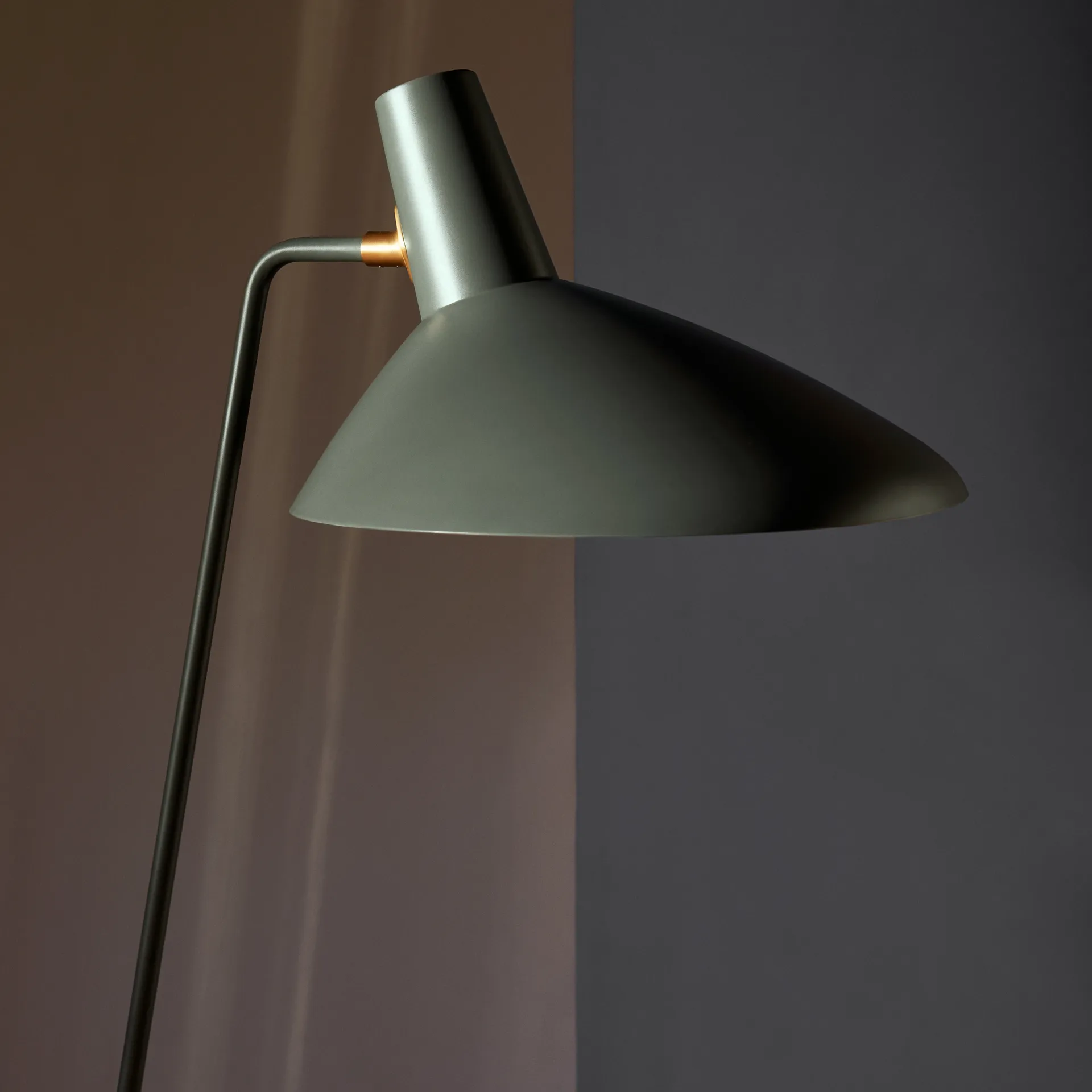 Lampa podłogowa Tripod HM8, Mech &Tradition