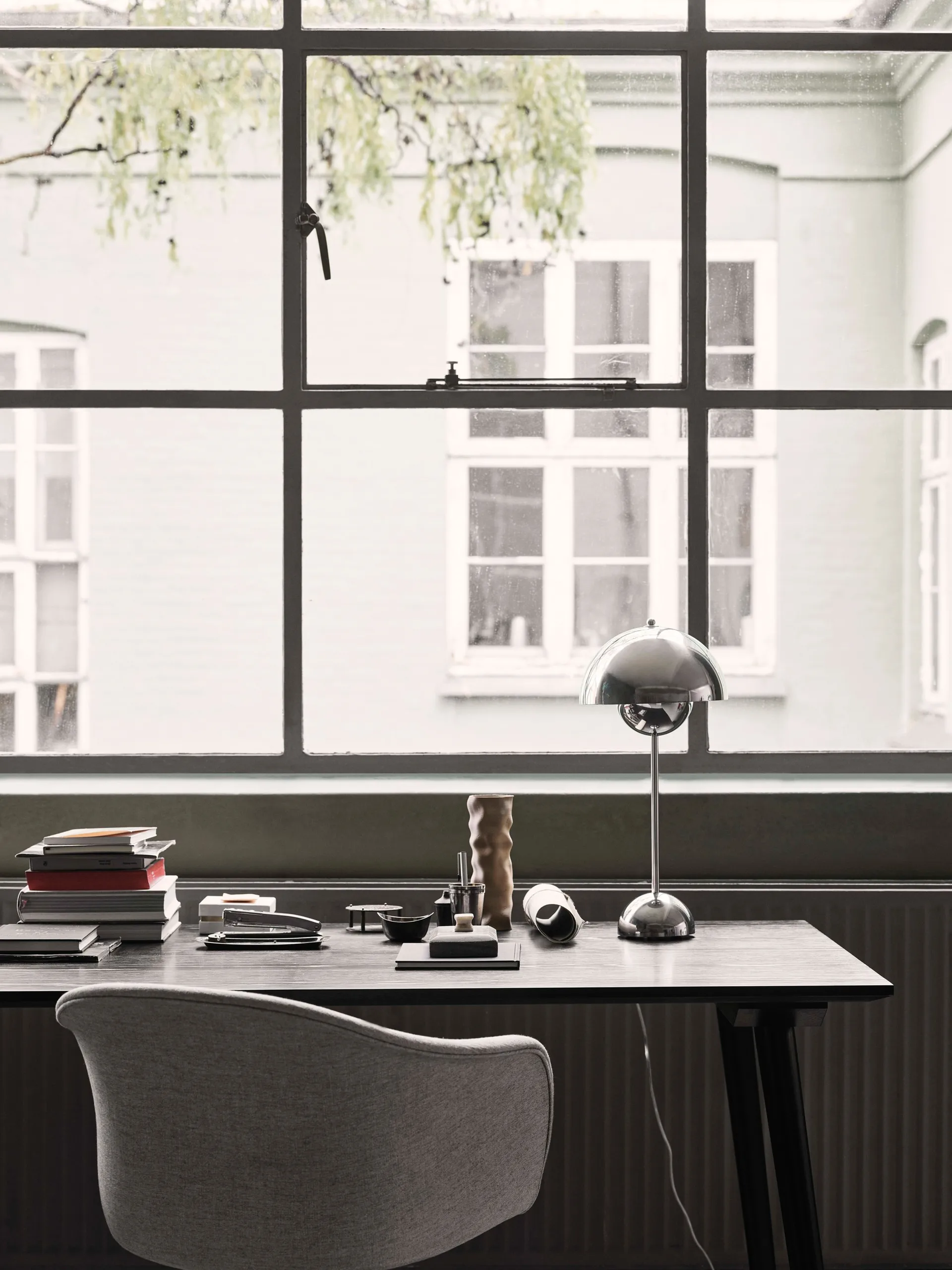 Lampa stołowa Flowerpot VP3, Chrome-plated &Tradition