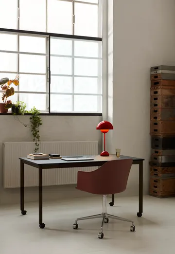 Lampa stołowa Flowerpot VP3 - Vermilion red - &Tradition