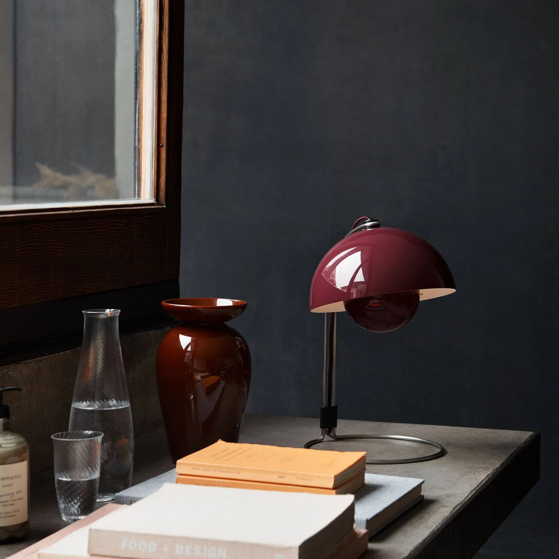 Lampa stołowa Flowerpot VP4, Dark plum &Tradition