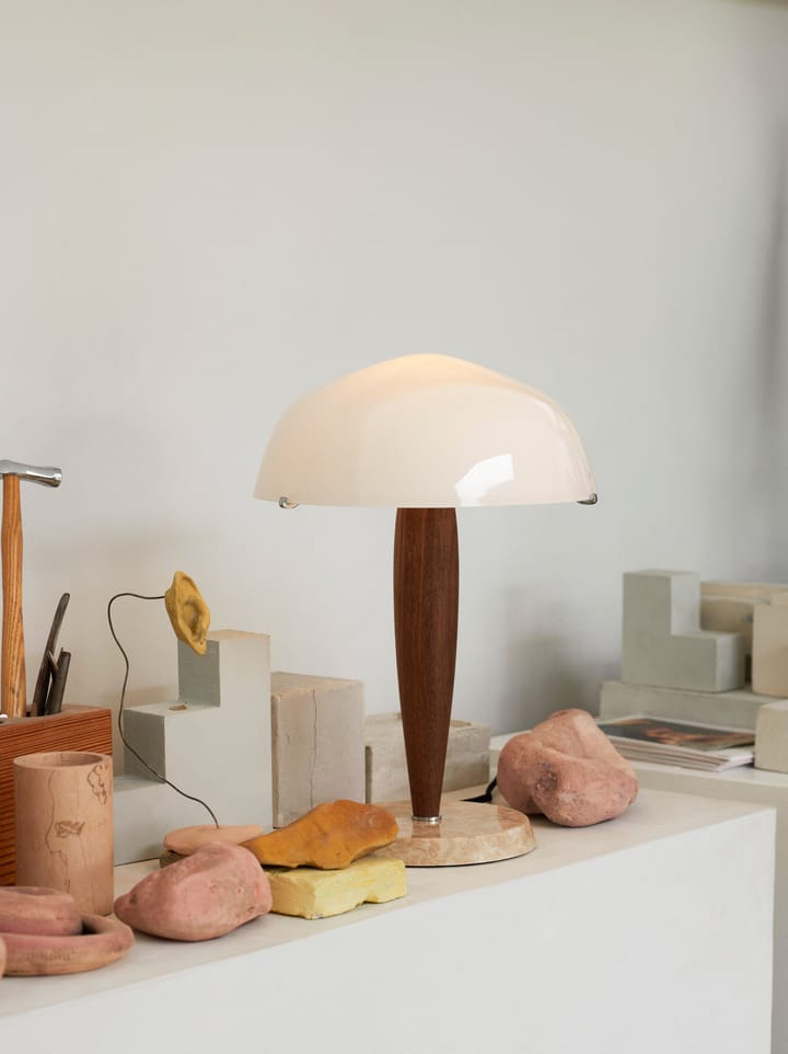 Lampa stołowa Herman SHY3, walnut & cream marble, textilsladd &Tradition