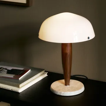 Lampa stołowa Herman SHY3 - walnut & cream marble, textilsladd - &Tradition