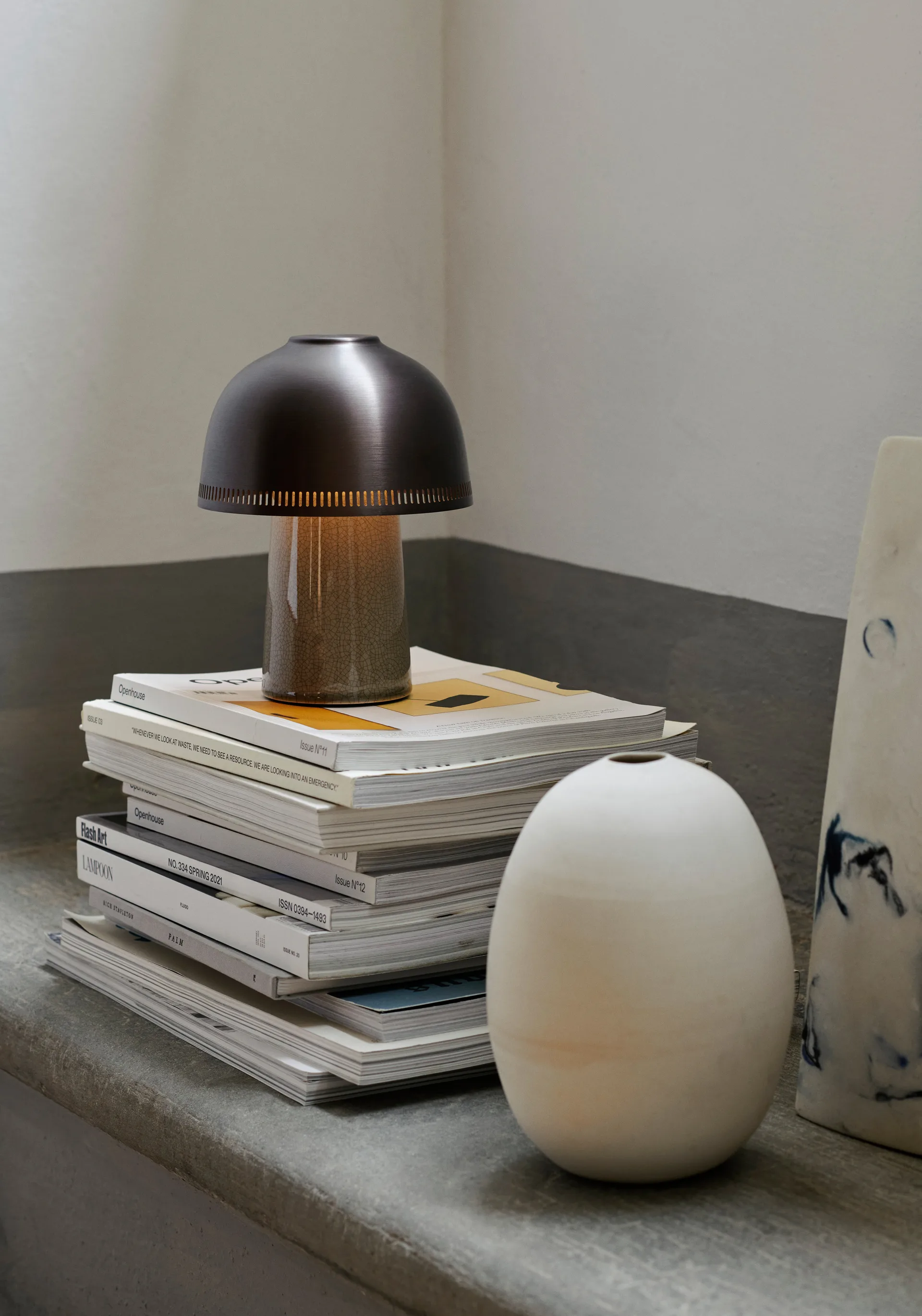 Lampa stołowa Raku SH8, Beige Grey & Bronze
 &Tradition