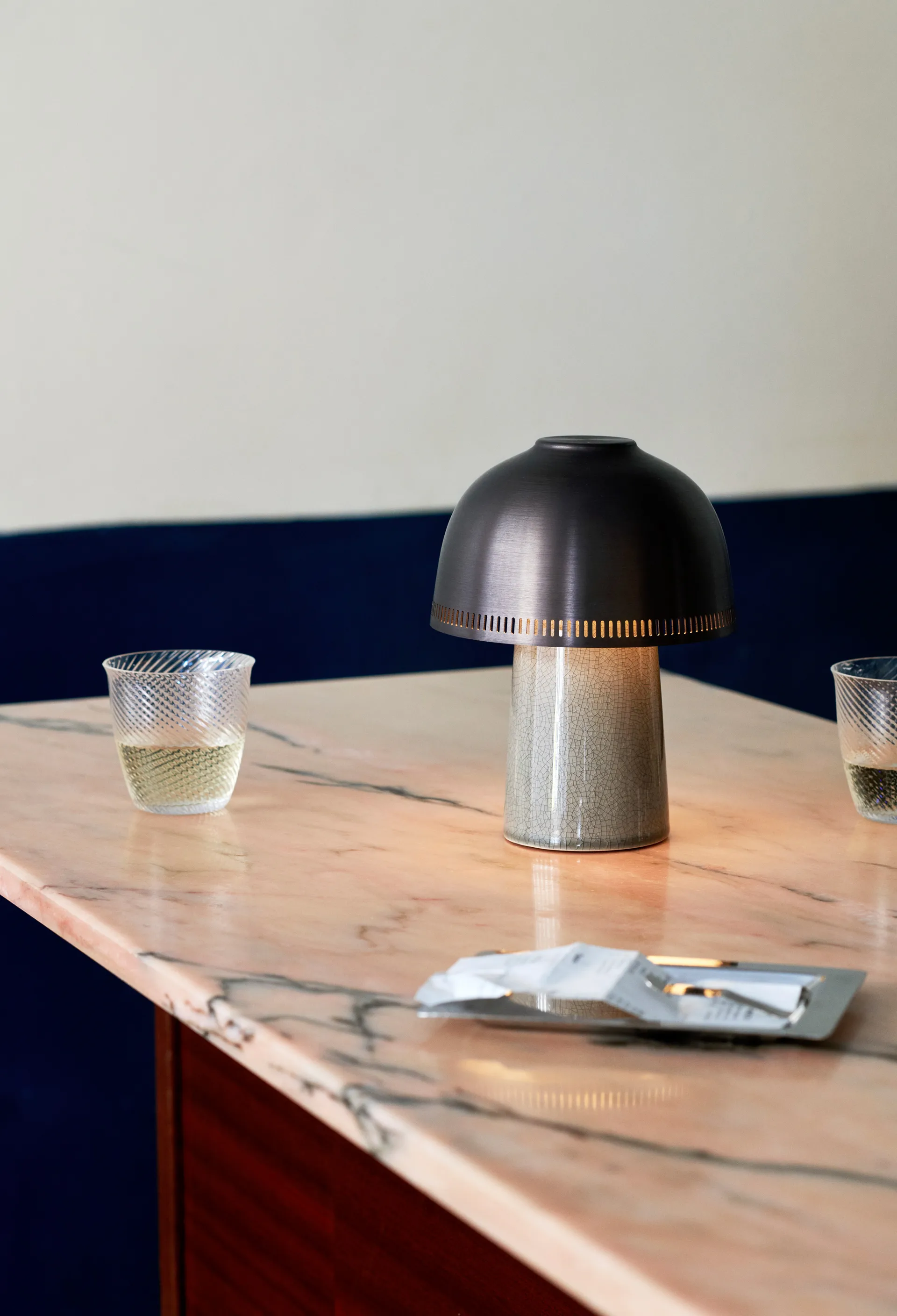 Lampa stołowa Raku SH8, Beige Grey & Bronze
 &Tradition