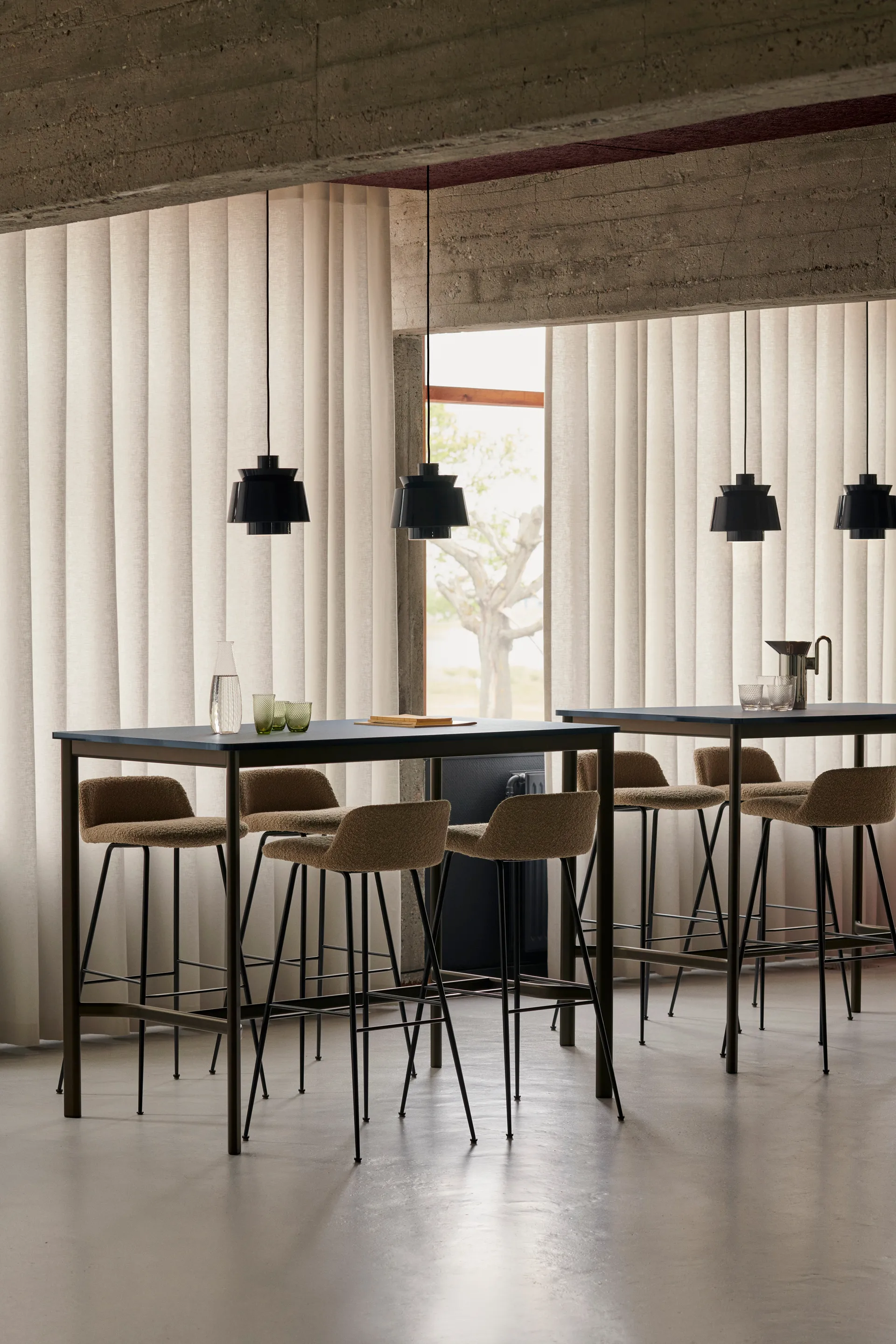 Lampa Utzon JU1 Special Anniversary Edition, Steel Blue &Tradition