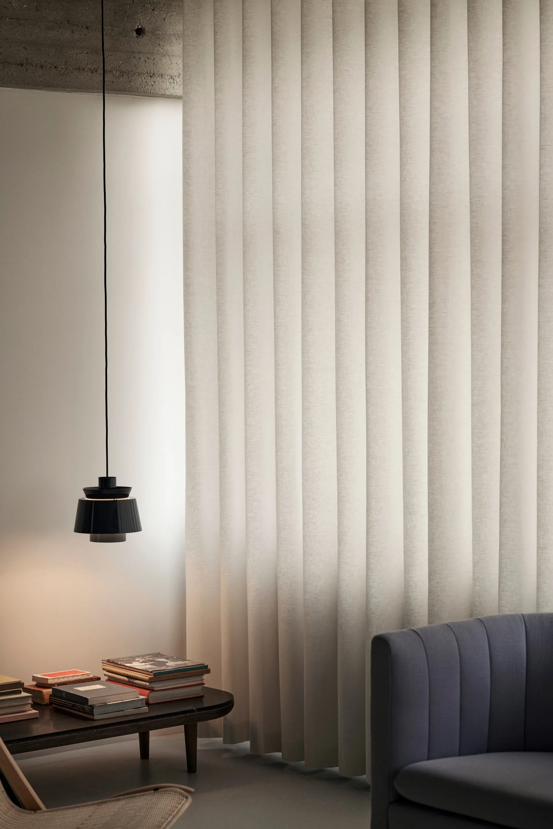 Lampa Utzon JU1 Special Anniversary Edition, Steel Blue &Tradition