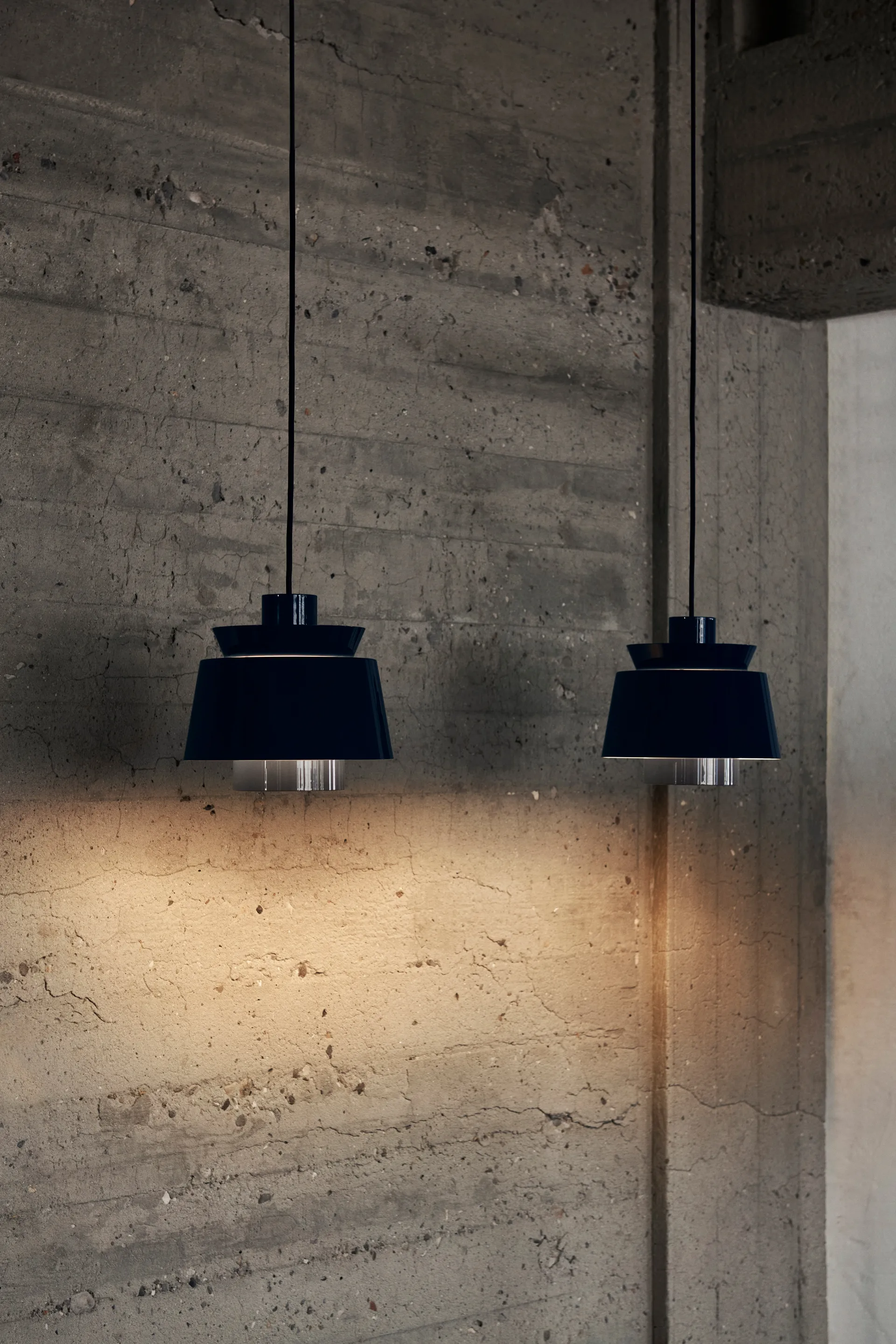 Lampa Utzon JU1 Special Anniversary Edition, Steel Blue &Tradition