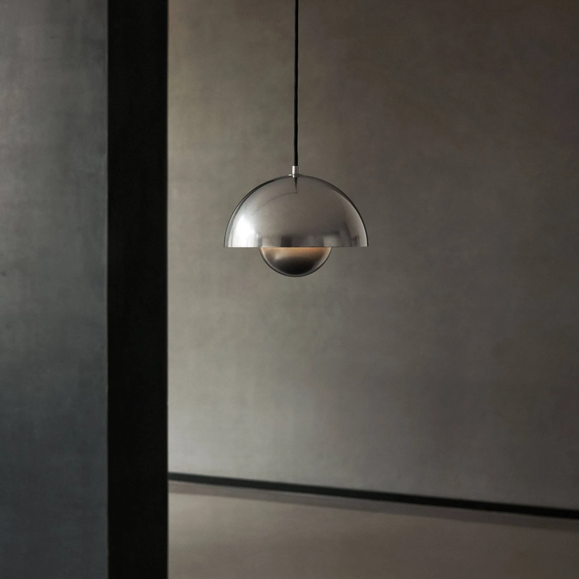 Lampa wisząca Flowerpot VP1 Anniversary Edition, Pewter &Tradition