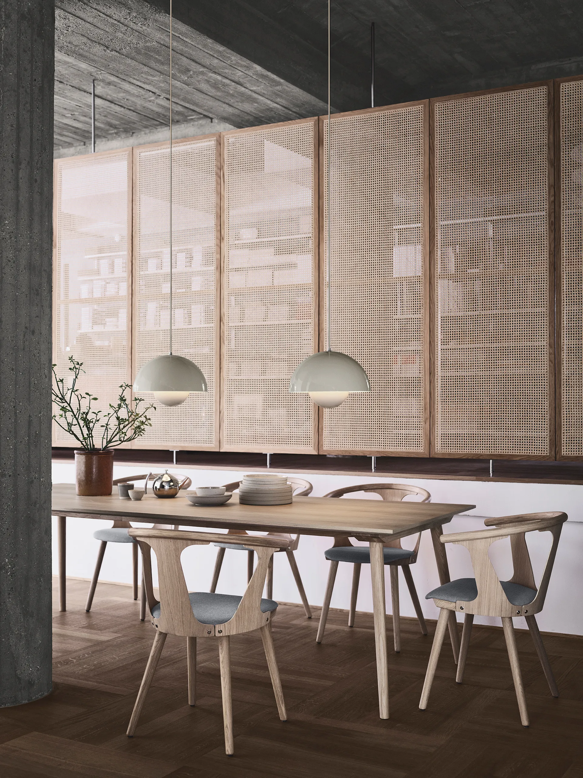 Lampa wisząca Flowerpot VP7, szary-beż &Tradition