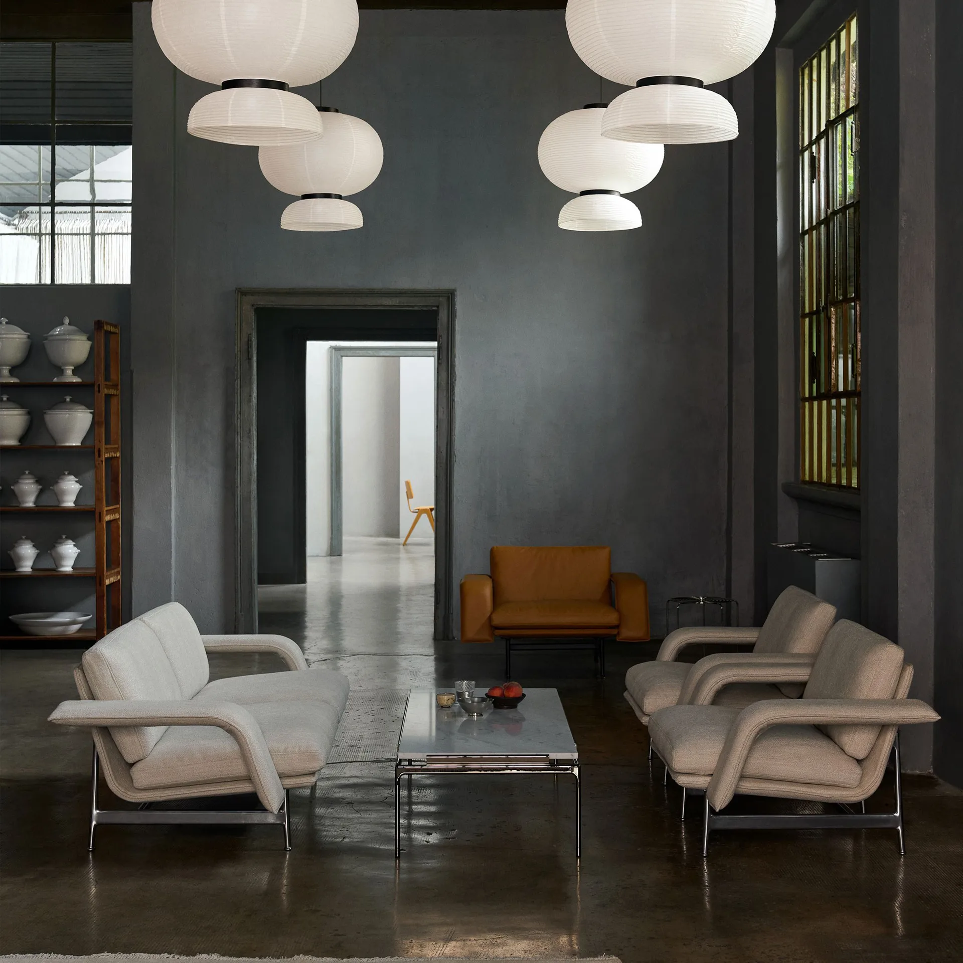 Meantime AV29 fotel lounge, Pol. aluminium-Ecriture 0210 &Tradition