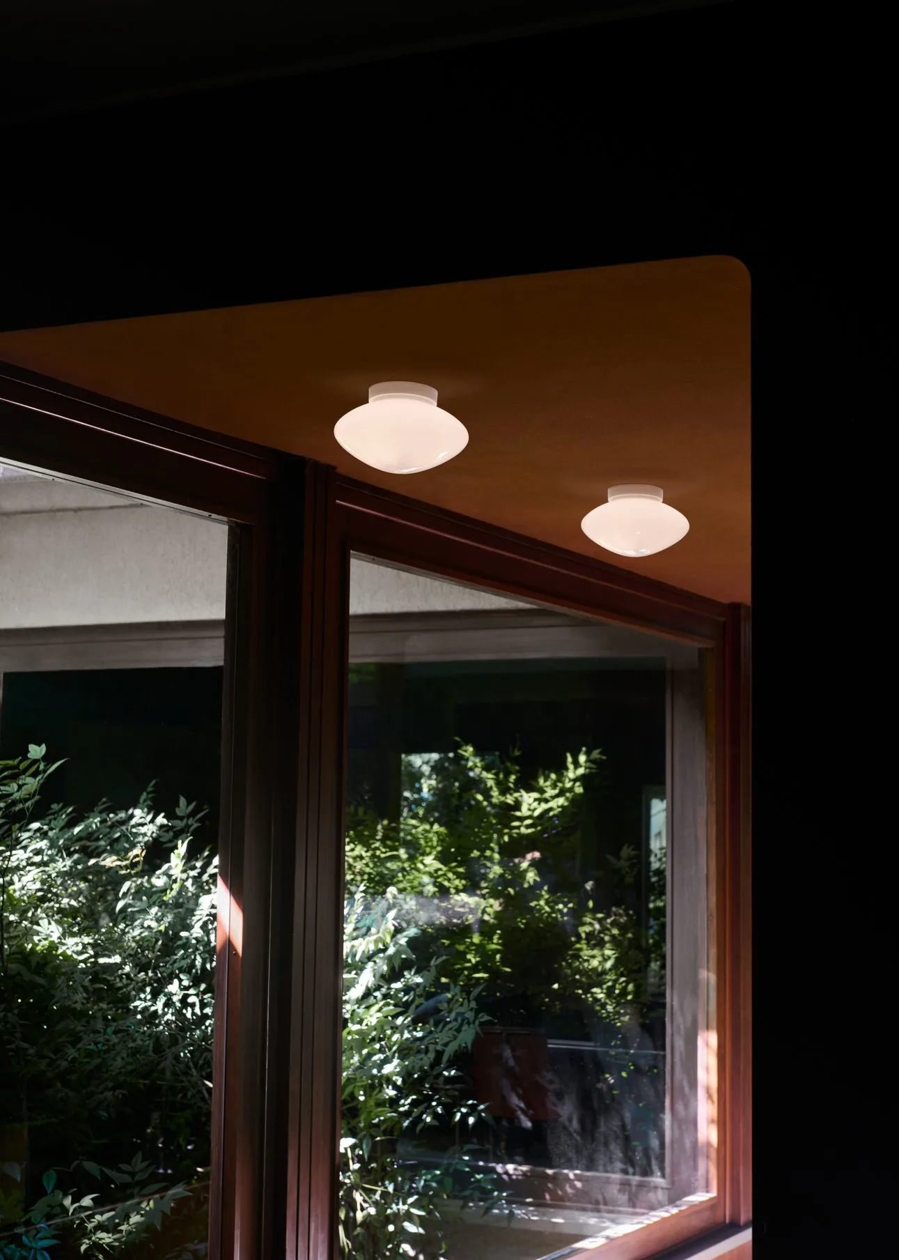 Mist AP22 lampa sufitowa/ścienna Ø25 cm, White-opal glass &Tradition