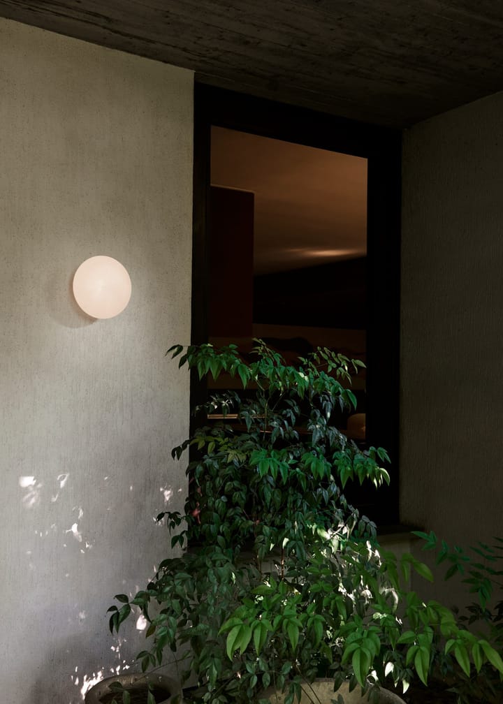 Mist AP22 lampa sufitowa/ścienna Ø25 cm, White-opal glass &Tradition