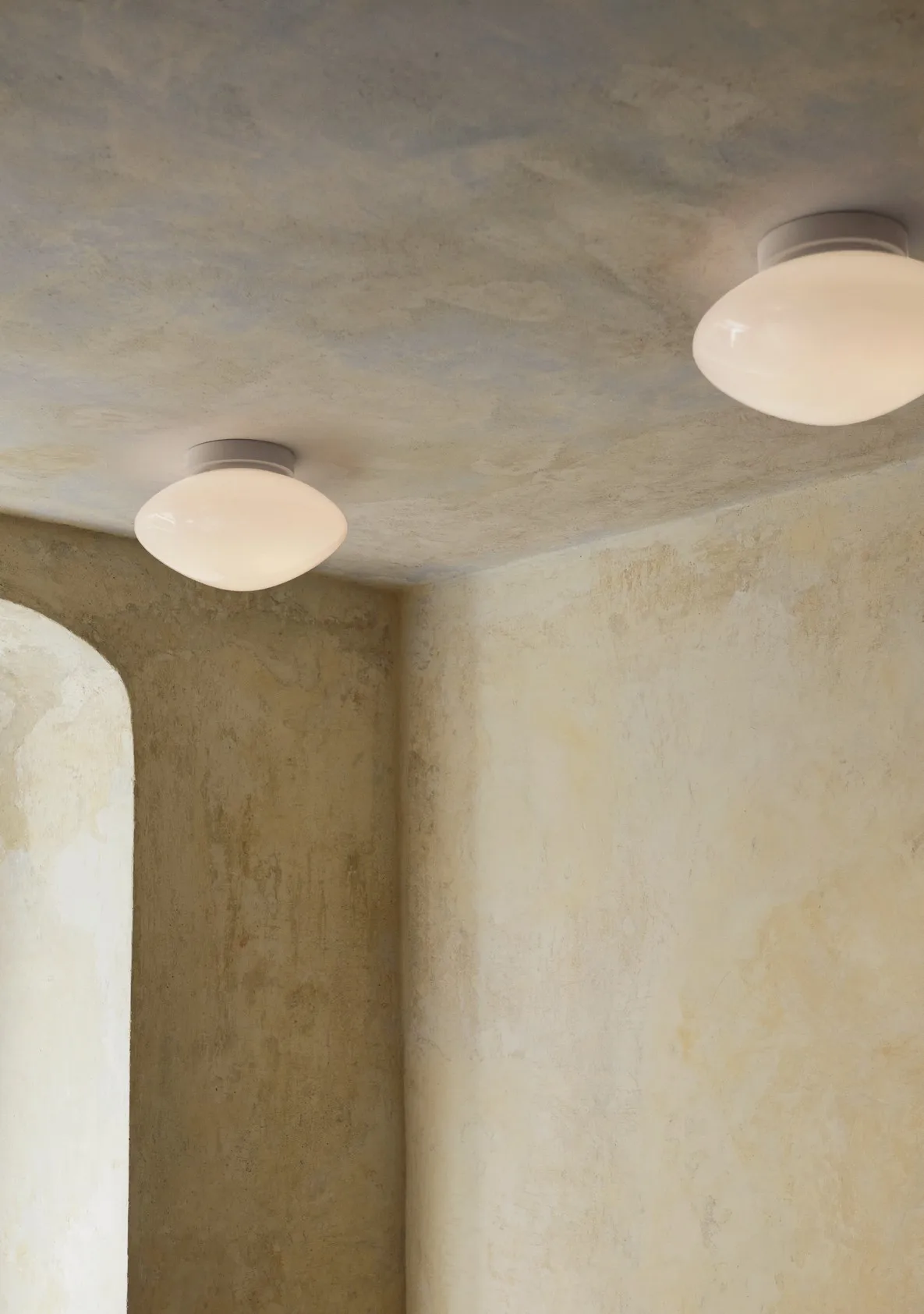 Mist AP22 lampa sufitowa/ścienna Ø25 cm, White-opal glass &Tradition